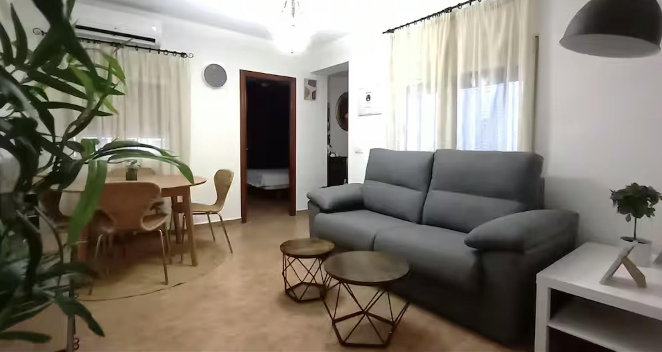 Квартира за оренду для 1 300 EUR на місяць у Córdoba, Calle Noques