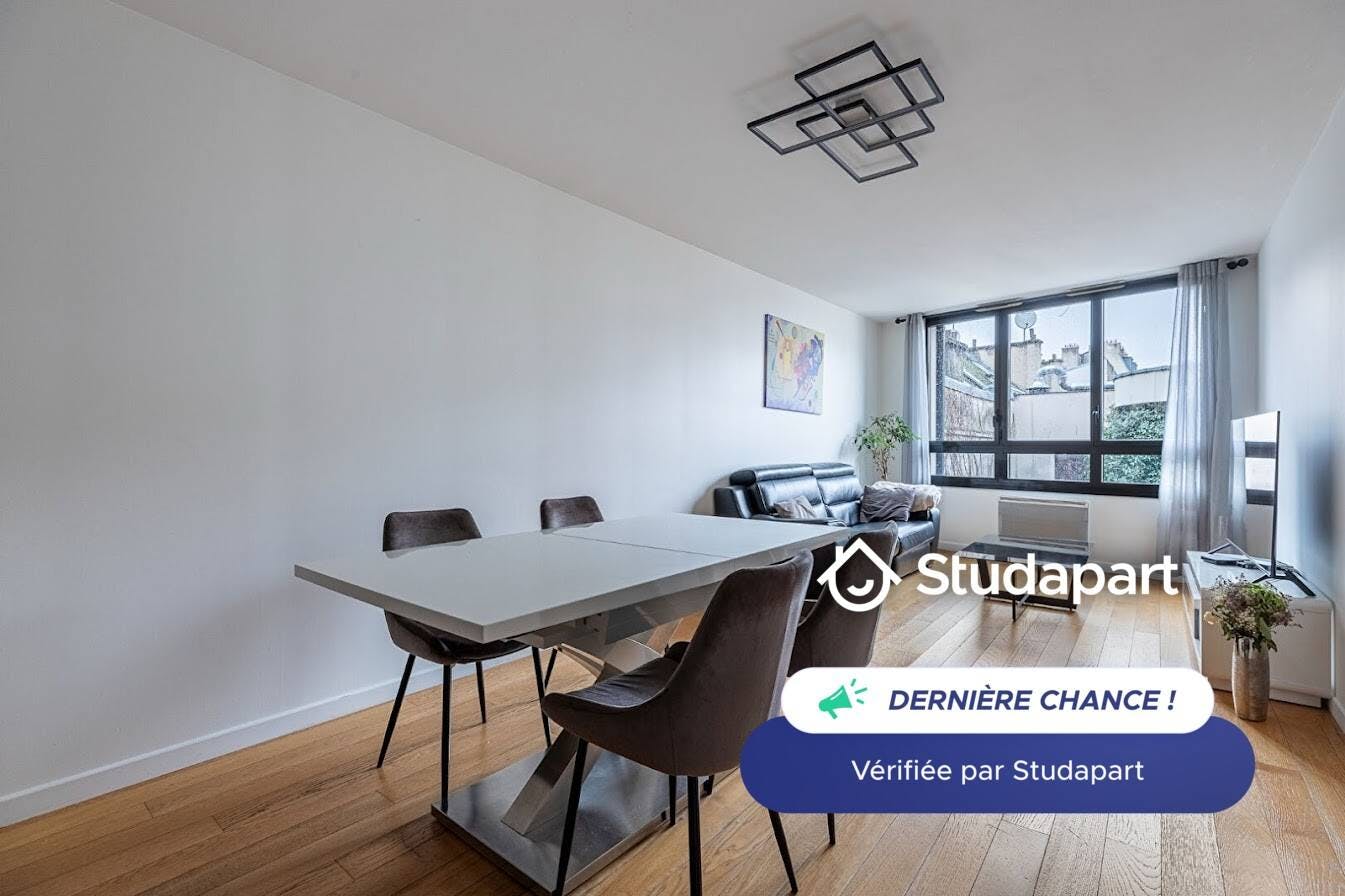 Apartment for rent for €2,990 per month in Paris, Rue Oberkampf