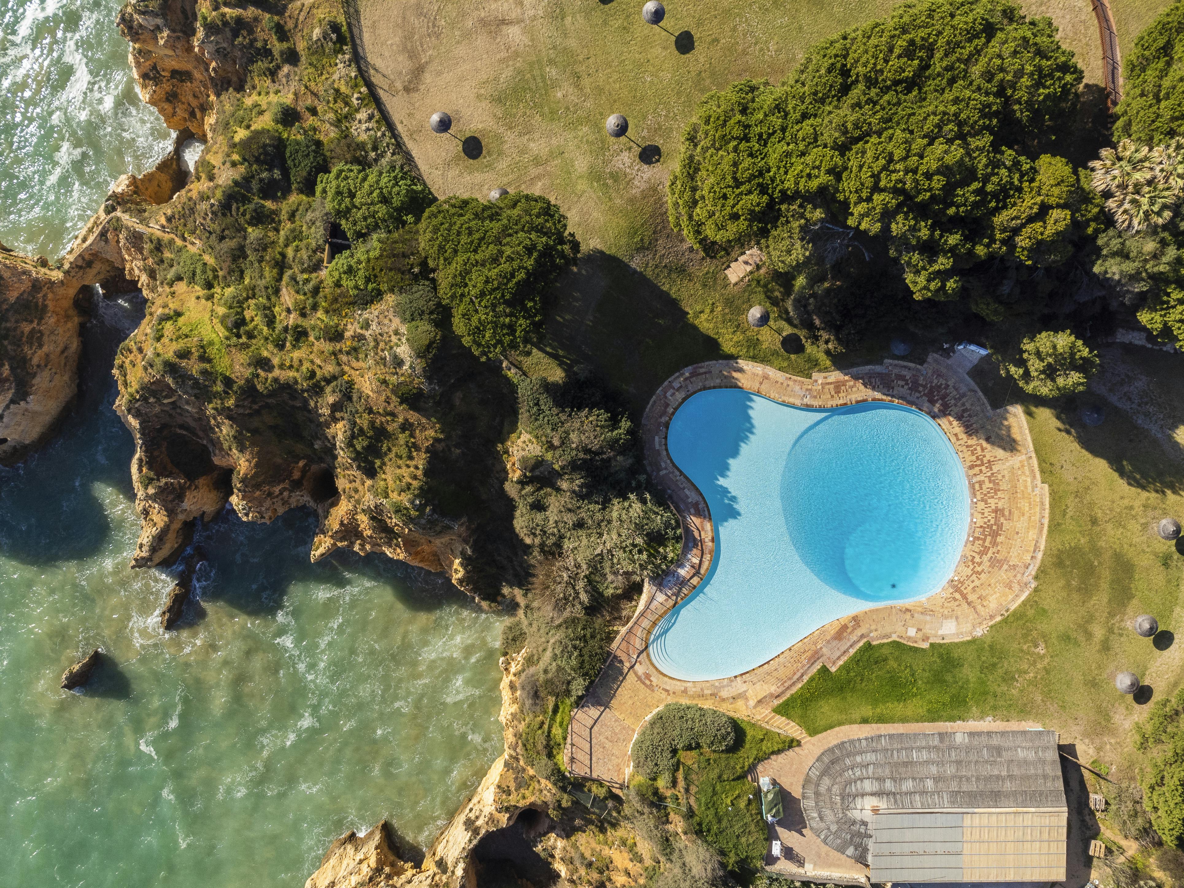 Apartment for rent for €10,000 per month in Alvor, Aldeamento Prainha Club