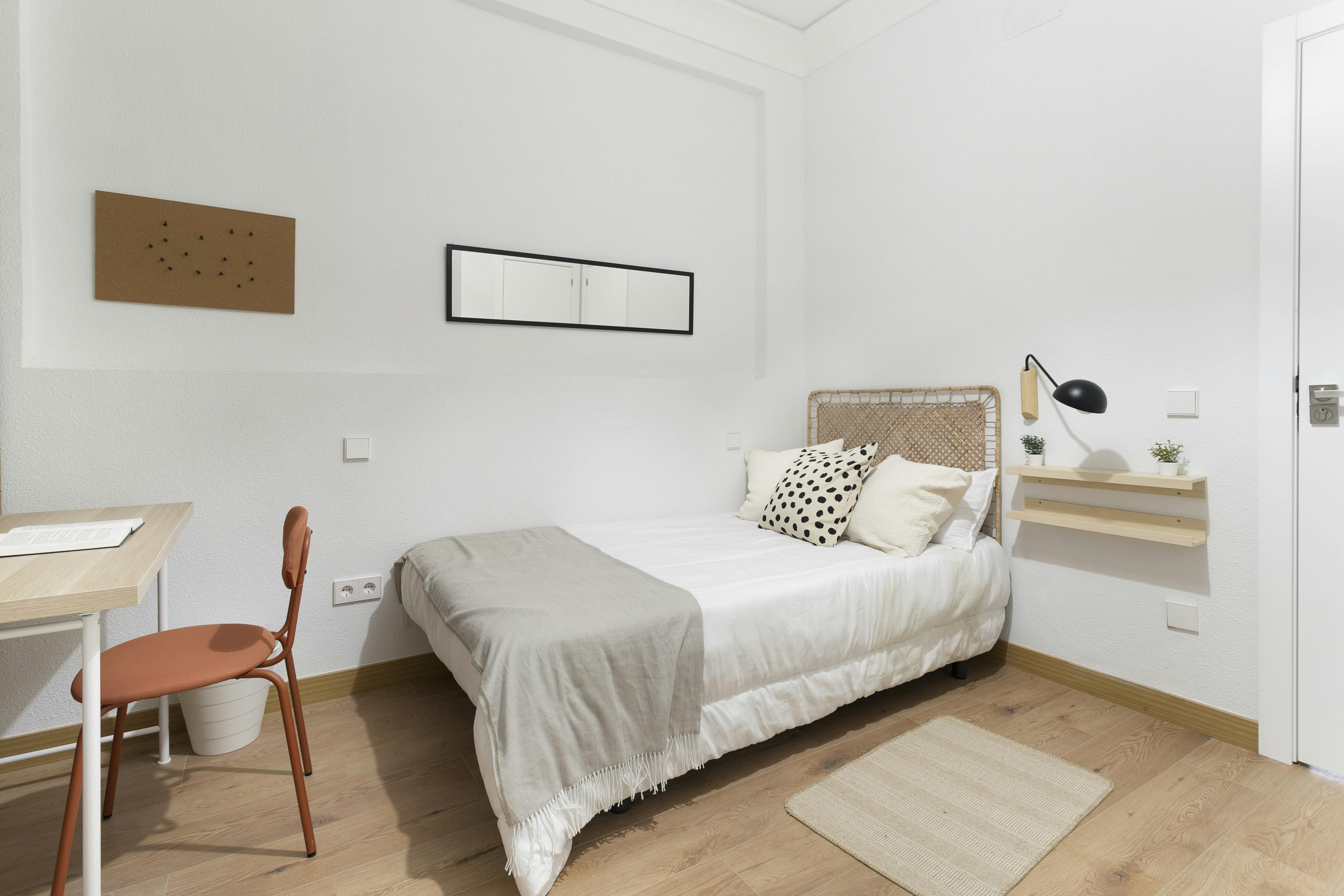 Calle de Guzmán el Bueno, Madrid preview