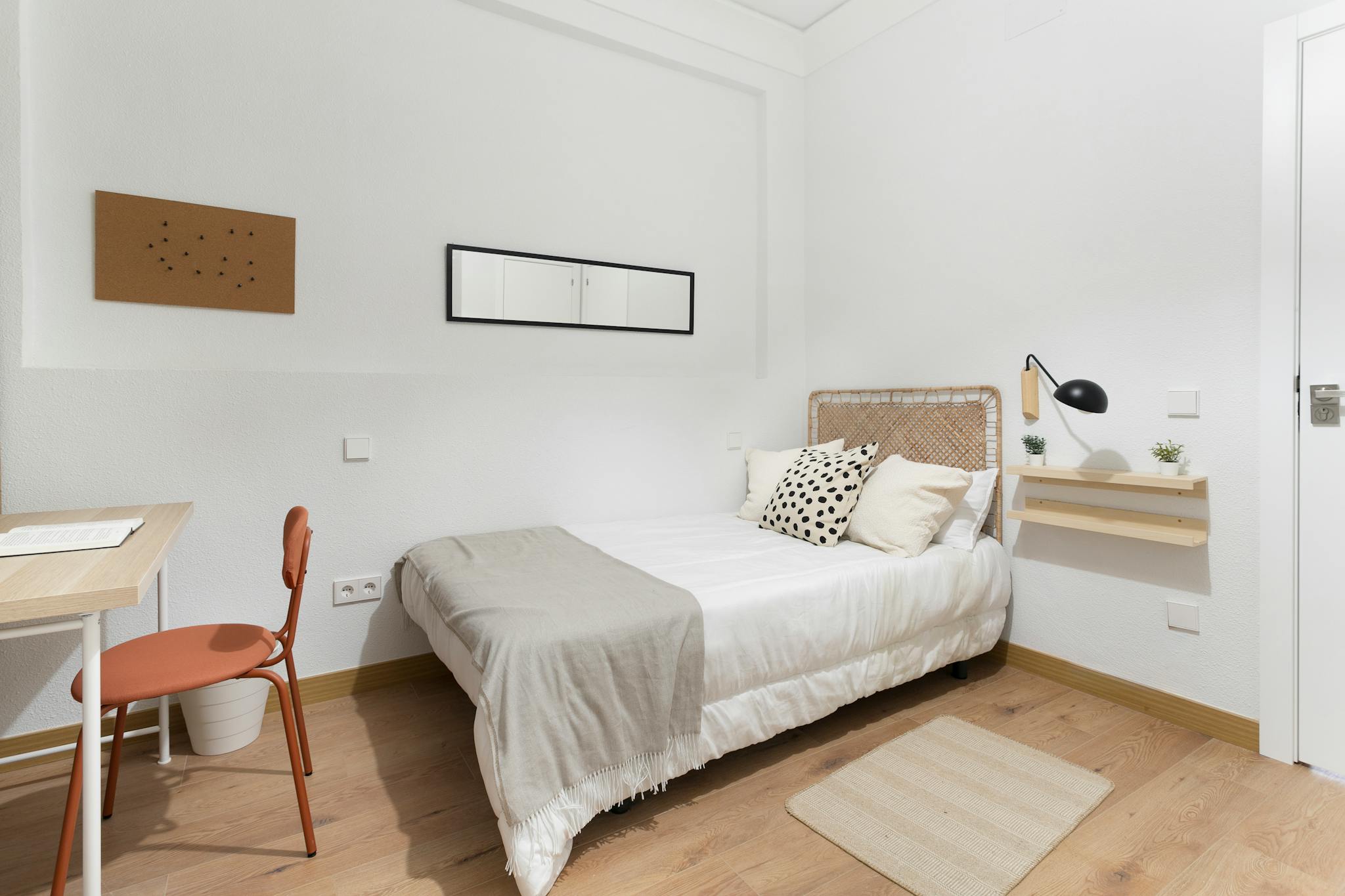 Calle de Guzmán el Bueno, Madrid preview