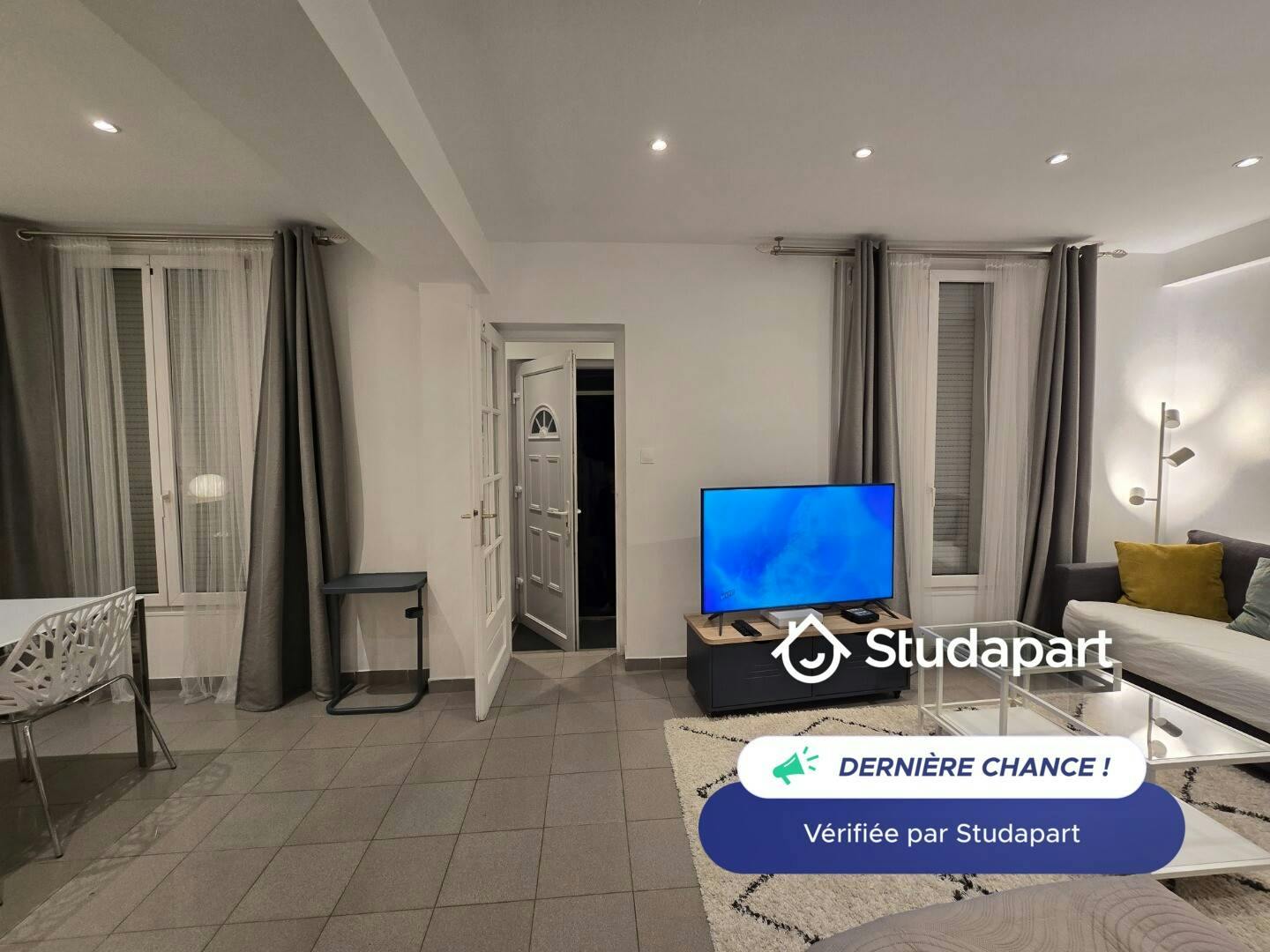 Dom do wynajęcia za 2500 € miesięcznie w mieście Les Pavillons-sous-Bois, Allée du Trésor Perdu