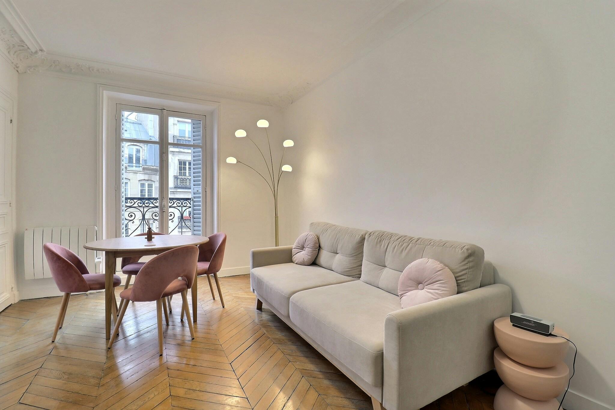 Apartment for rent for €2,650 per month in Paris, Rue des Halles