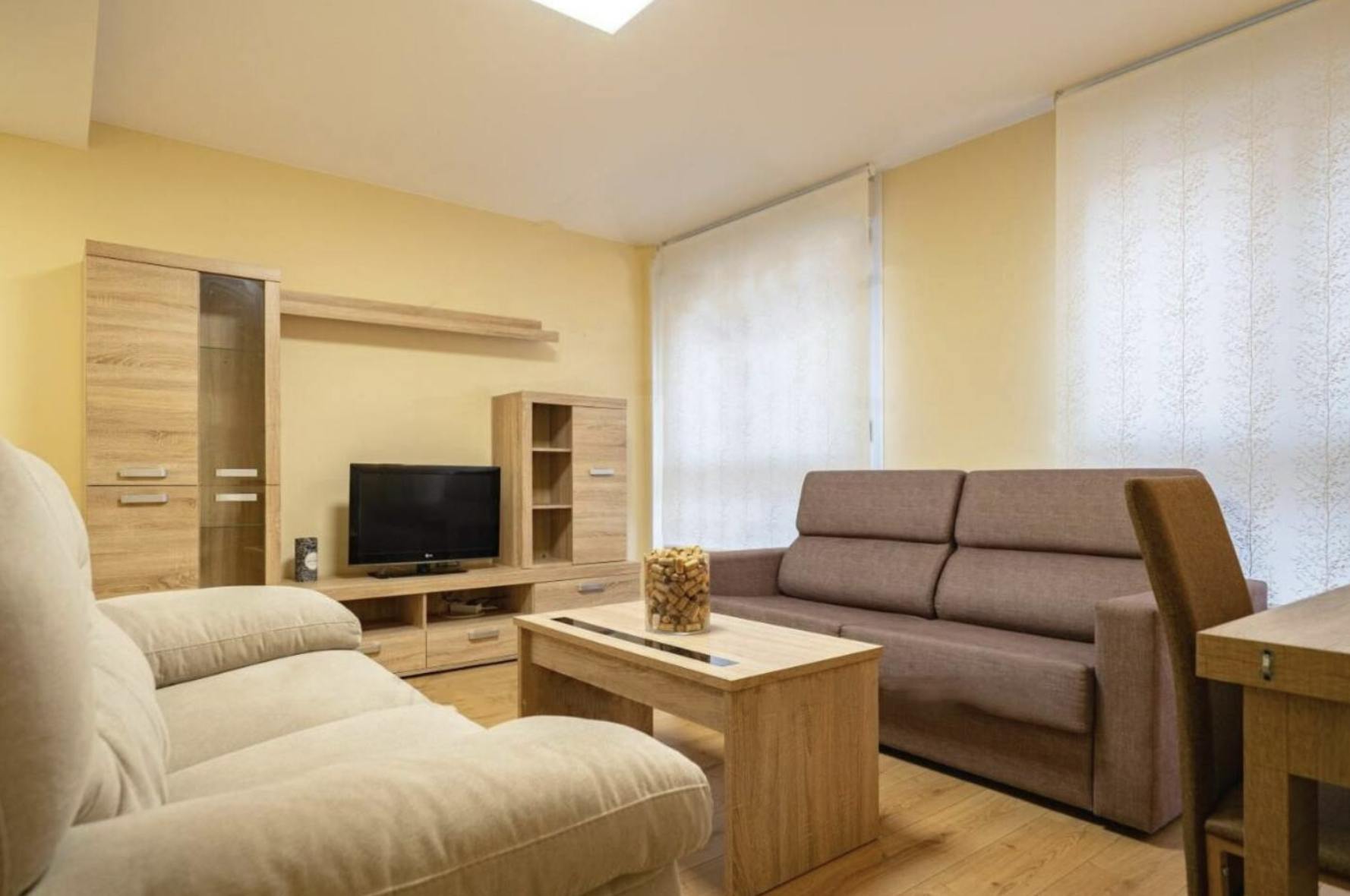 Квартира сдается в аренду за 1 600 € в месяц в Gijón, Calle San Quintín