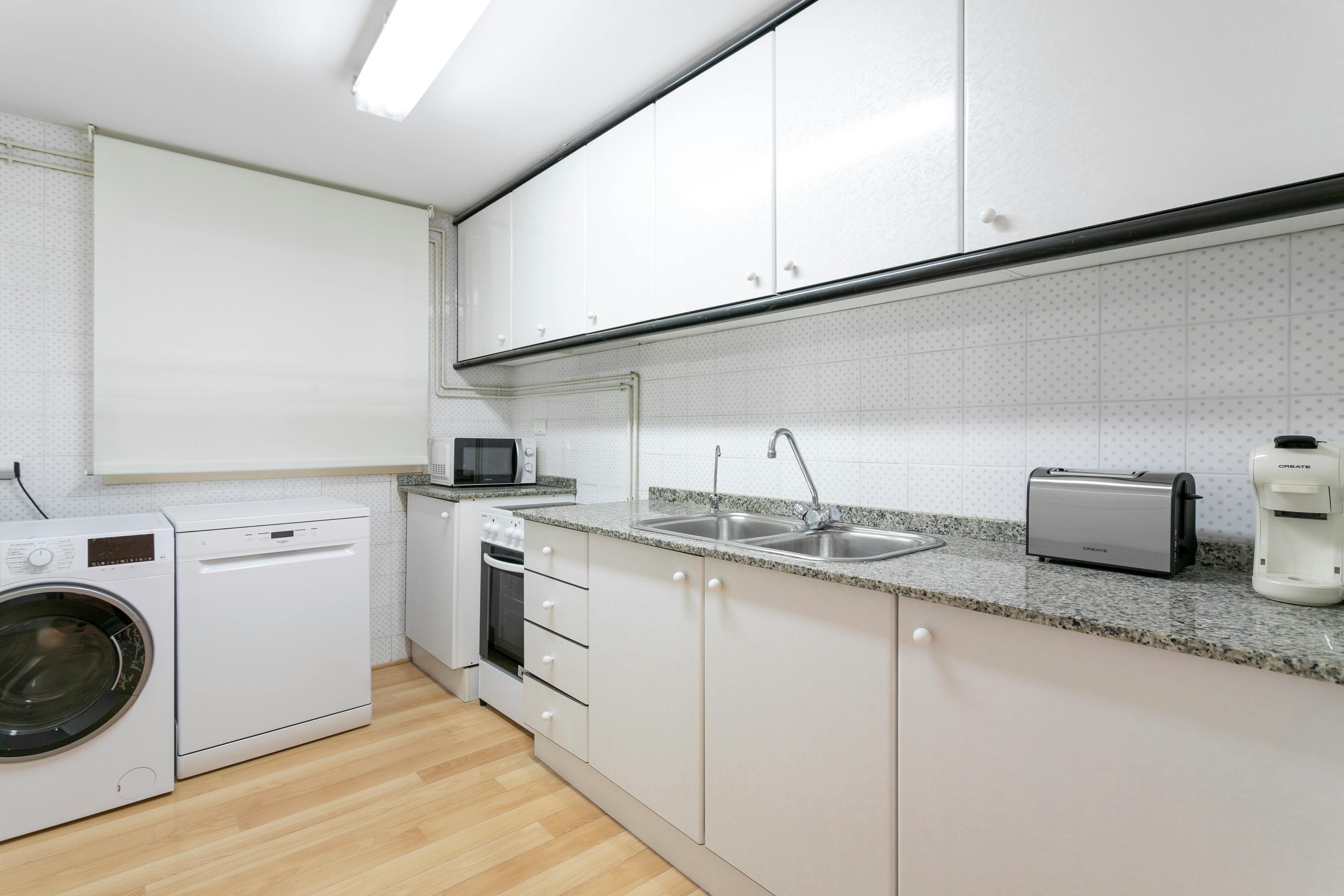 Apartment Alicante (Alacant), 1 bed, 6m² — photo 4