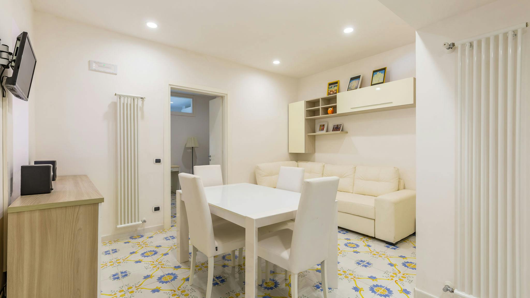 Appartement à louer pour 1 €/mois à Naples, Via S.Carlo Alle Mortelle