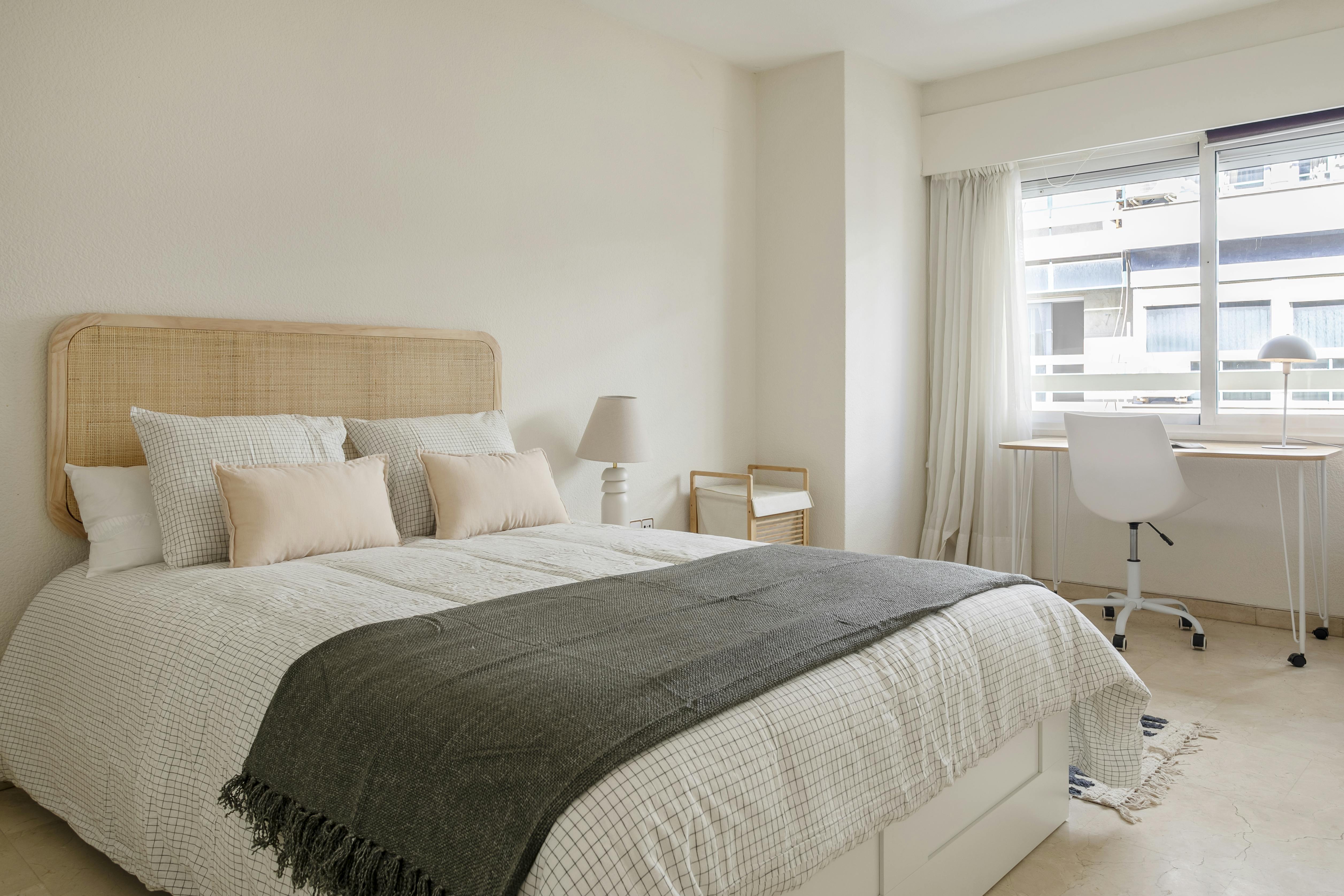 Private room for rent for €575 per month in Alicante (Alacant), Avenida del Doctor Gadea