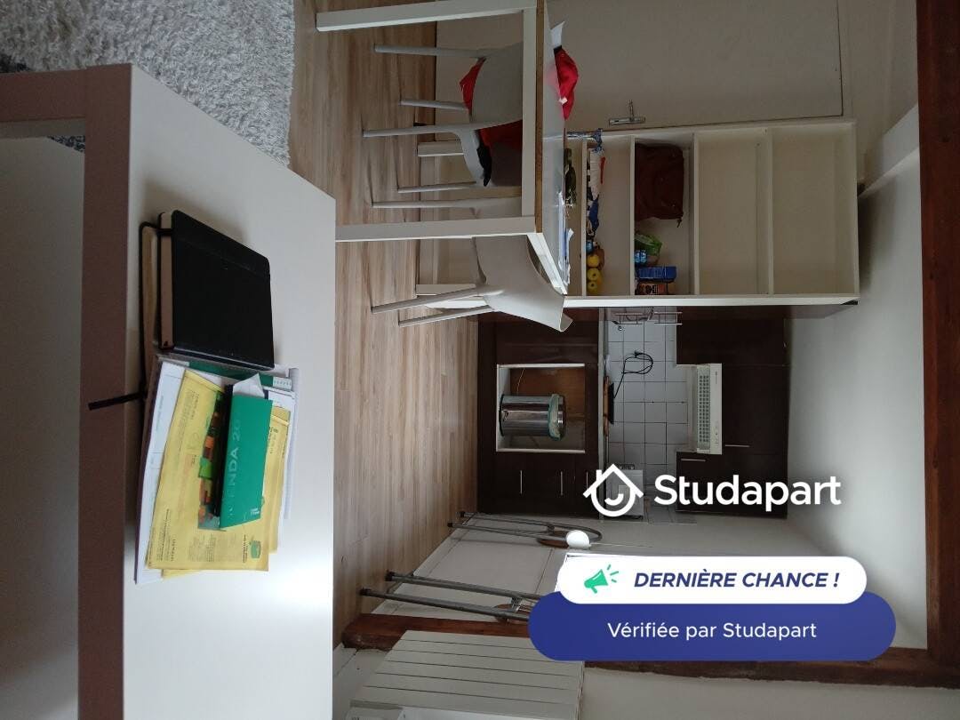 Appartement te huur voor € 450 per maand in Reims, Rue du Château Porte Mars