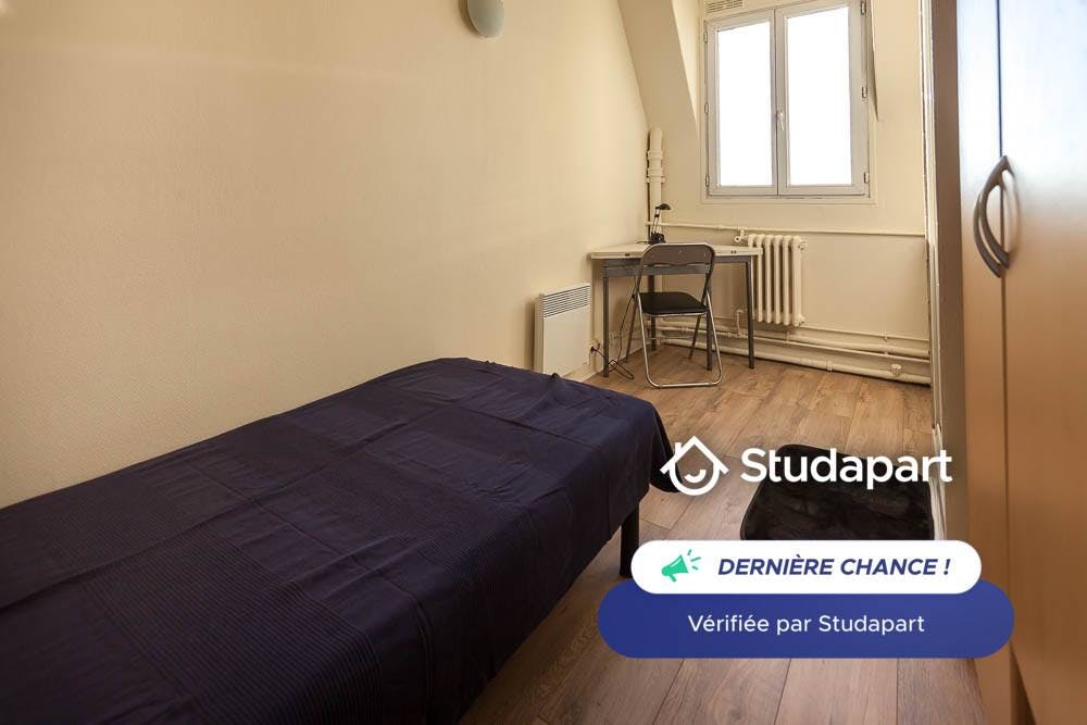 Apartment for rent for €699 per month in Paris, Rue Chardon Lagache