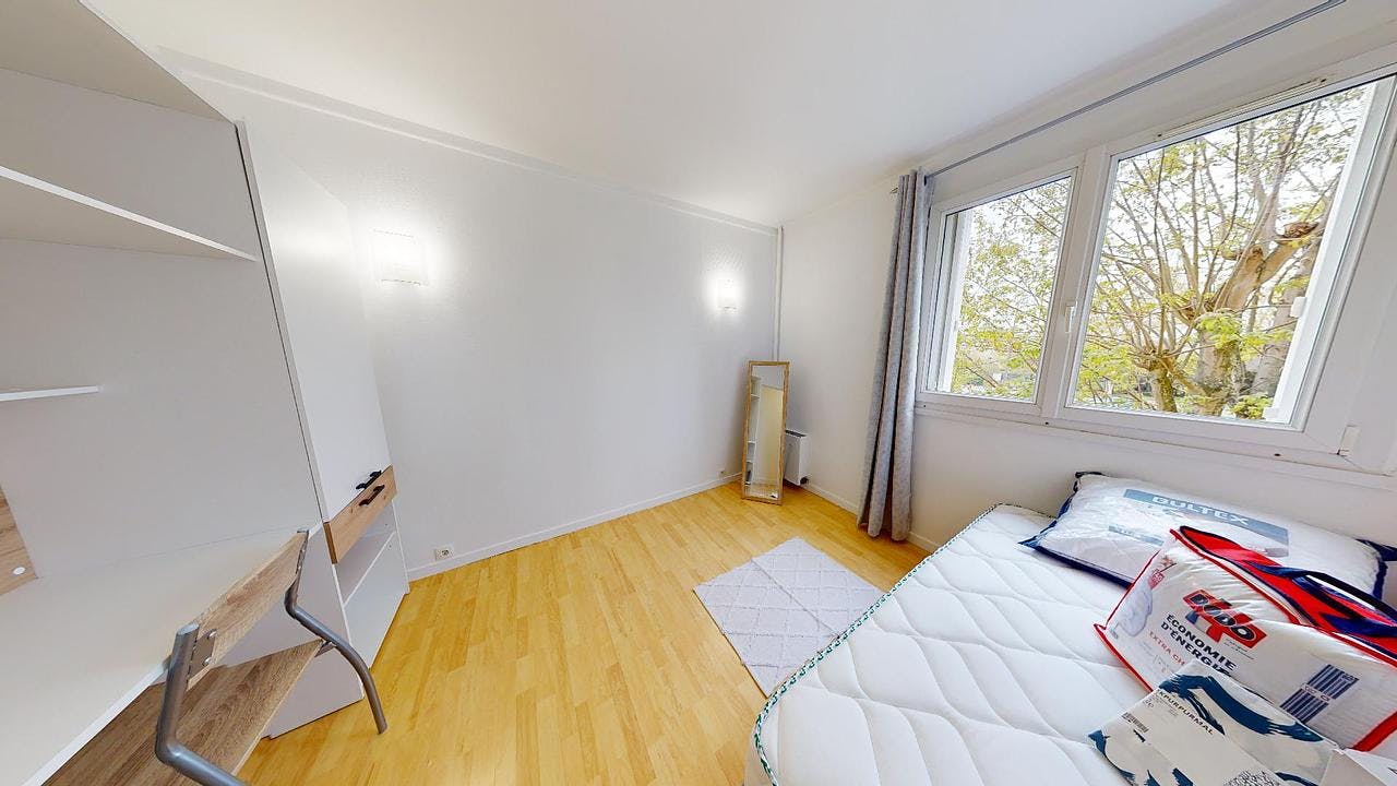Private room for rent for €395 per month in Reims, Rue Frédéric et Irène Joliot-Curie