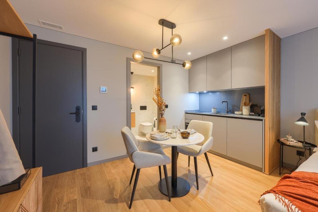 Apartment for rent for €2,100 per month in Porto, Rua Direita de Francos