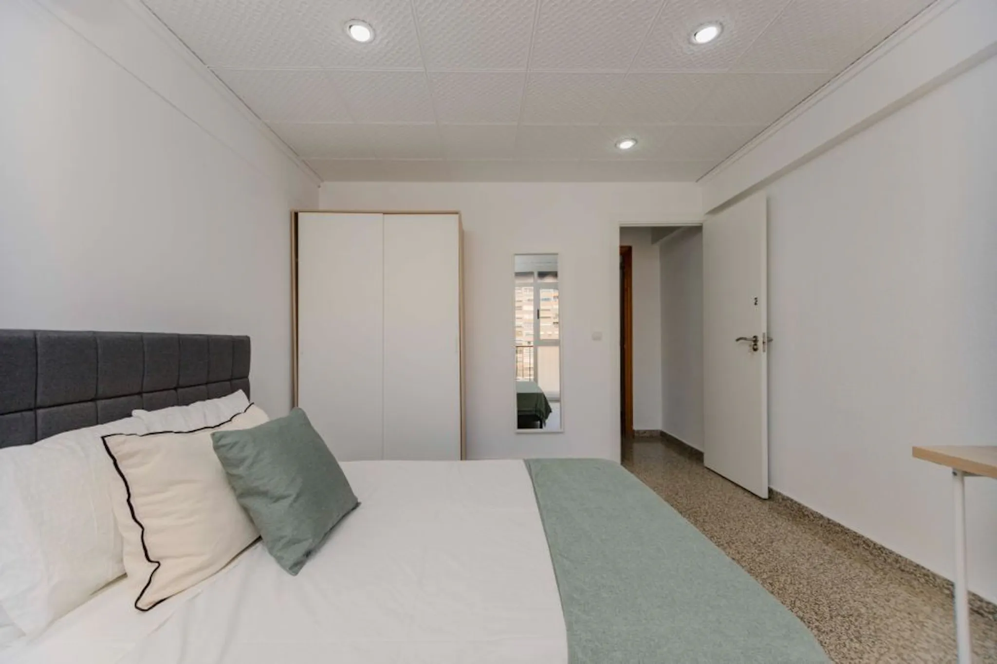 Carrer del Monestir de Poblet, Valencia preview