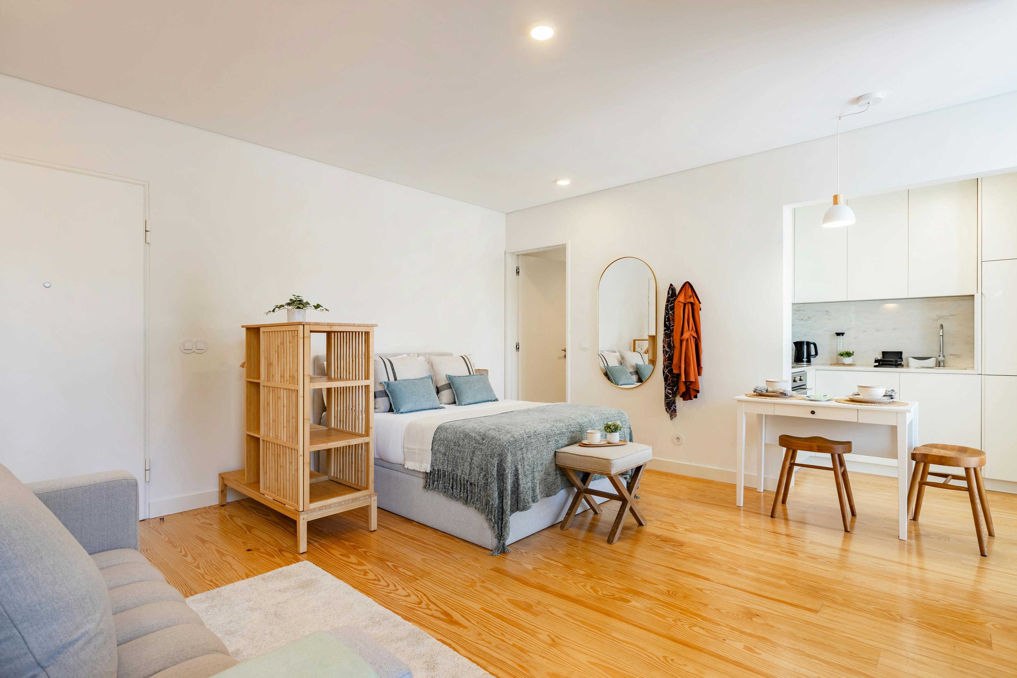 Studio for rent for €10,000 per month in Porto, Travessa do Carregal