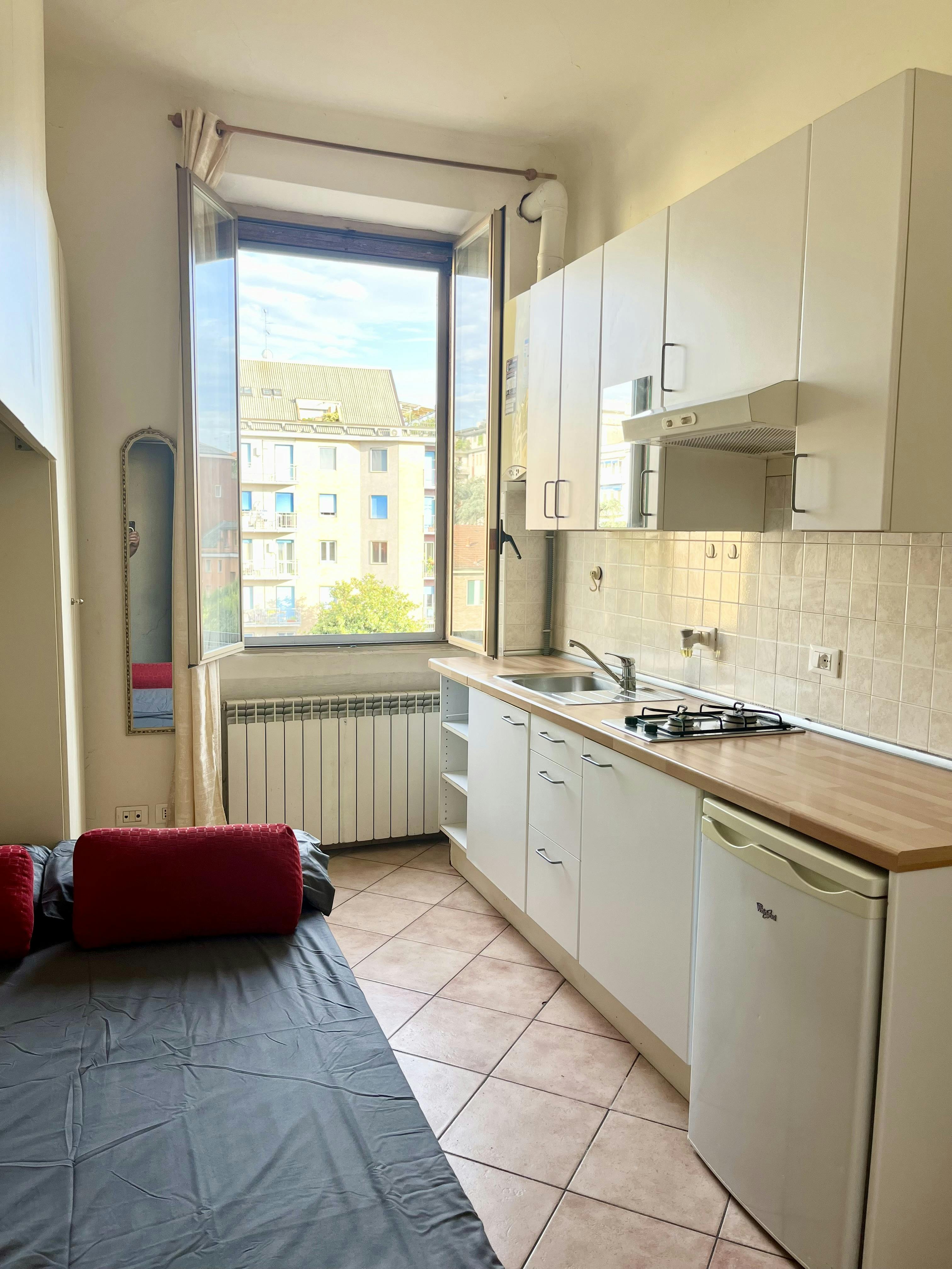 Apartment for rent for €850 per month in Milan, Via Vespri Siciliani