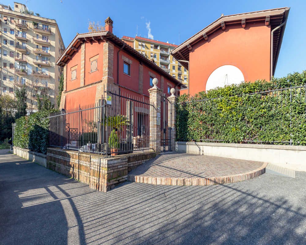 Studio for rent for €1,310 per month in Rome, Via Amedeo Avogadro