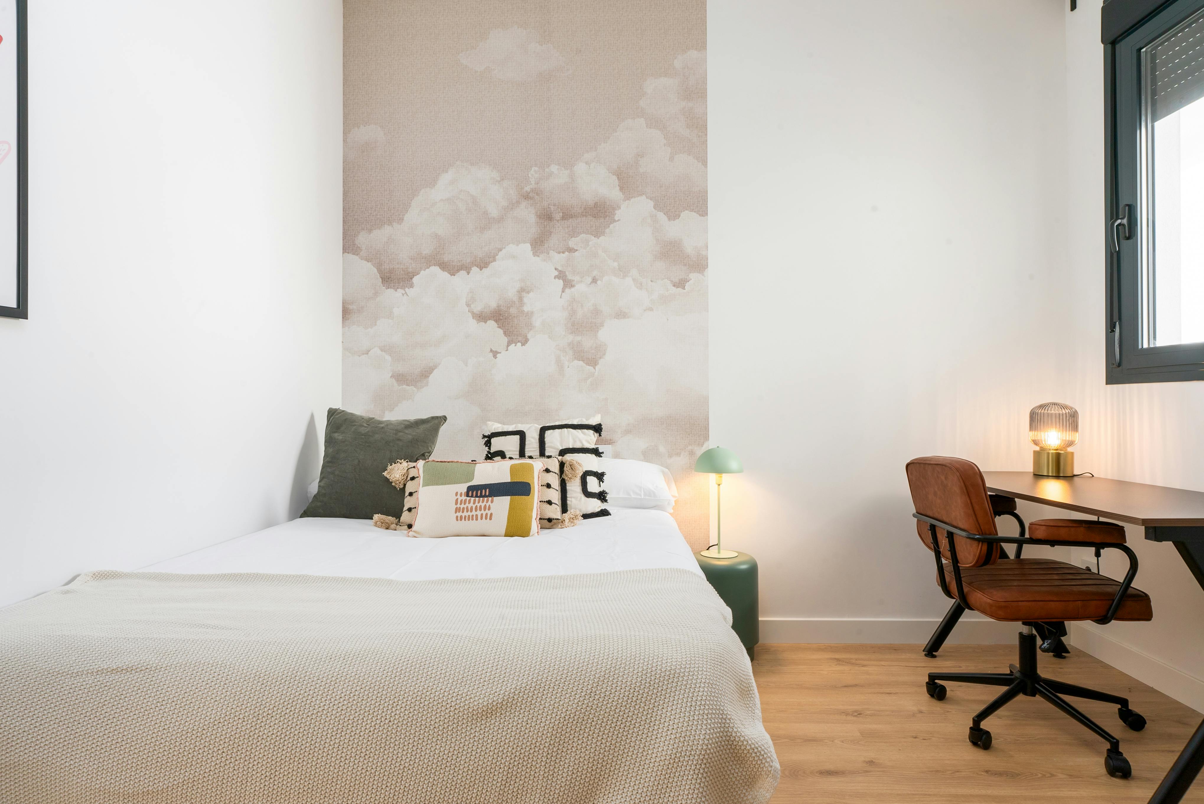 Private room for rent for €1 per month in Málaga, Calle Bresca