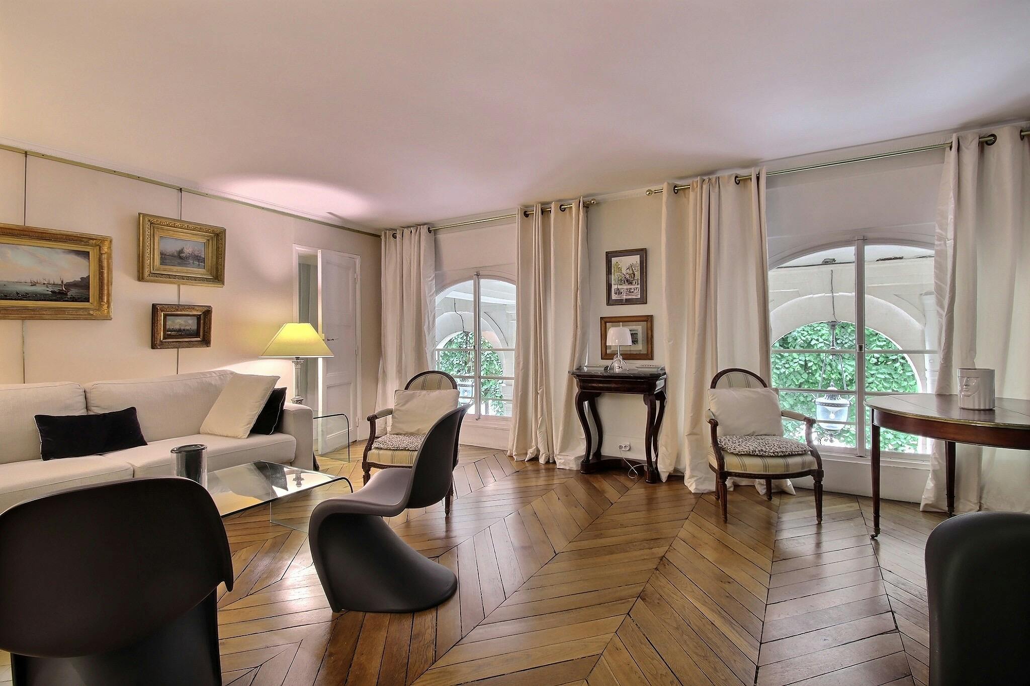 Appartement – Paris, 1st Arrondissement - Plus