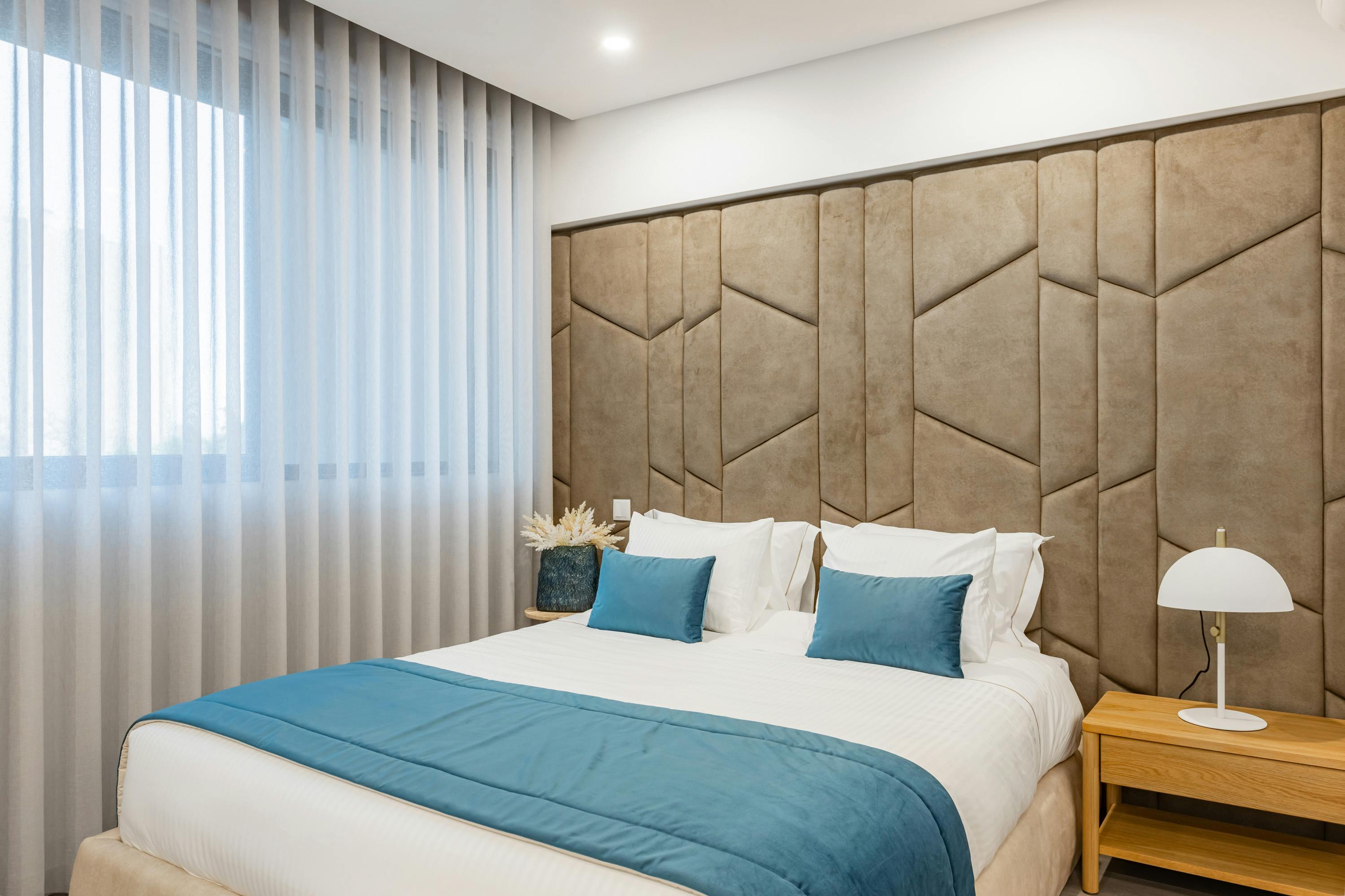 Studio for rent for €2,780 per month in Porto, Rua Engenheiro António de Almeida