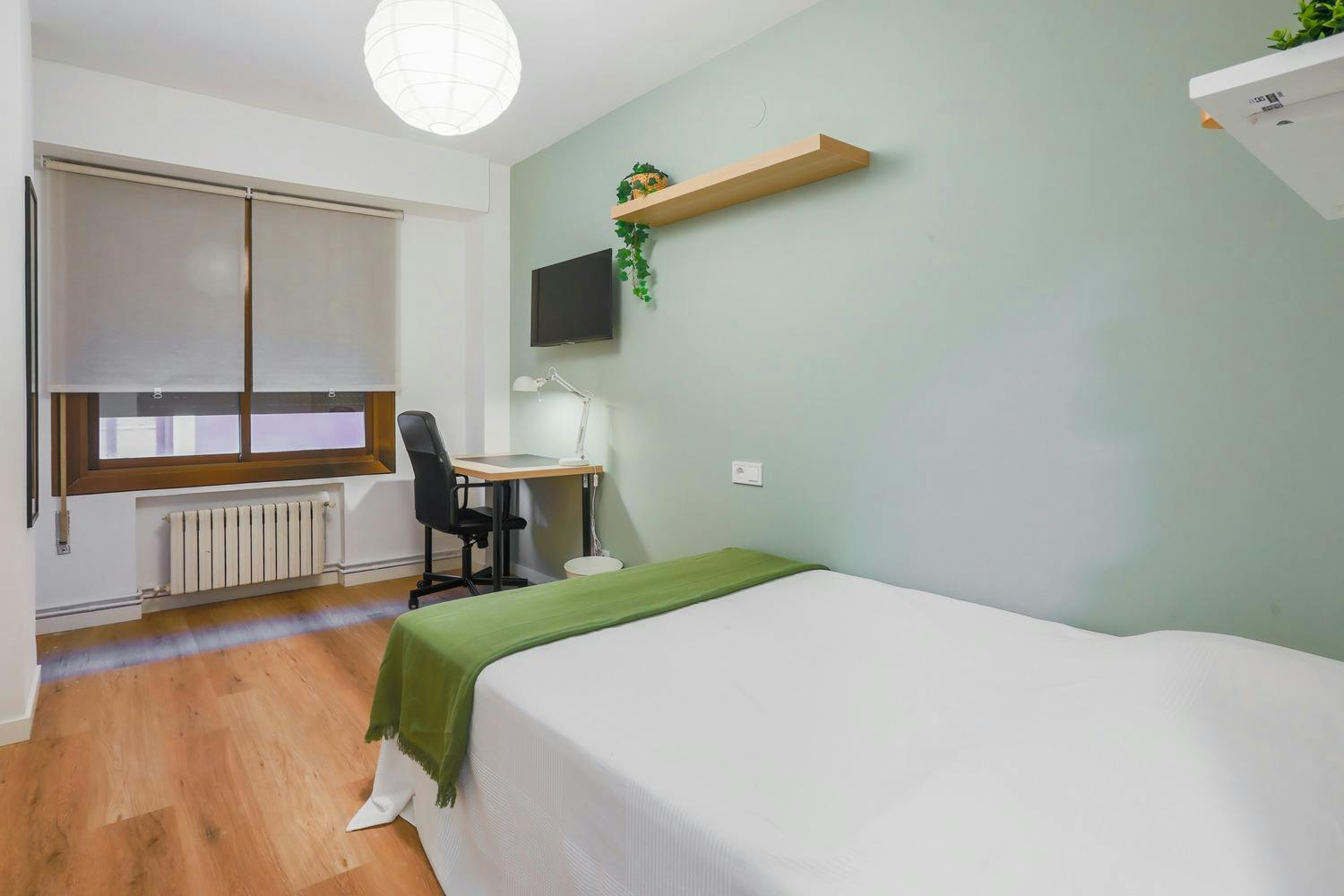 Private room for rent for €325 per month in Castelló de la Plana, Carrer d'Enmig