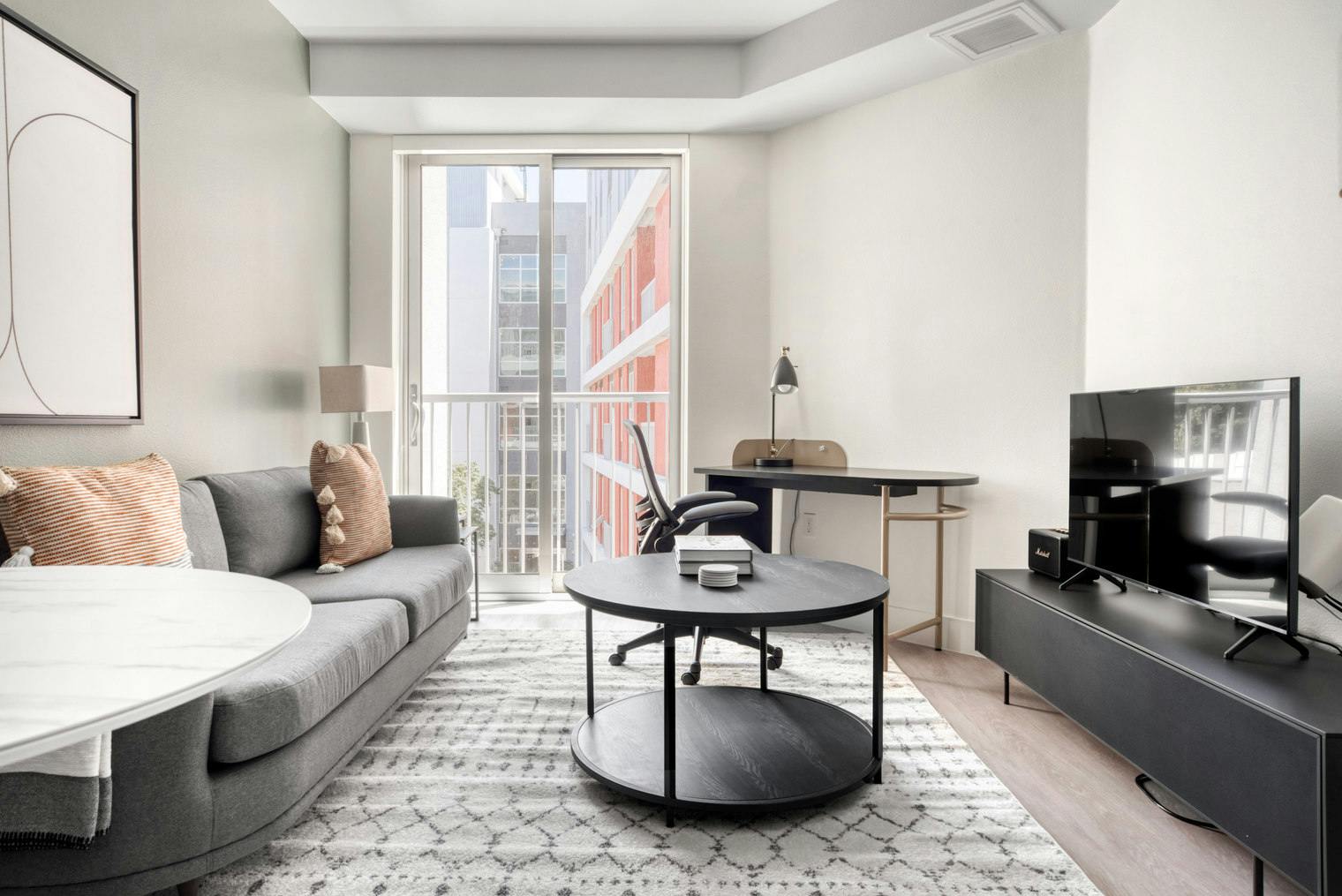 公寓 正在以 $5,451 的月租出租，其位于 Redwood City, Marshall Street