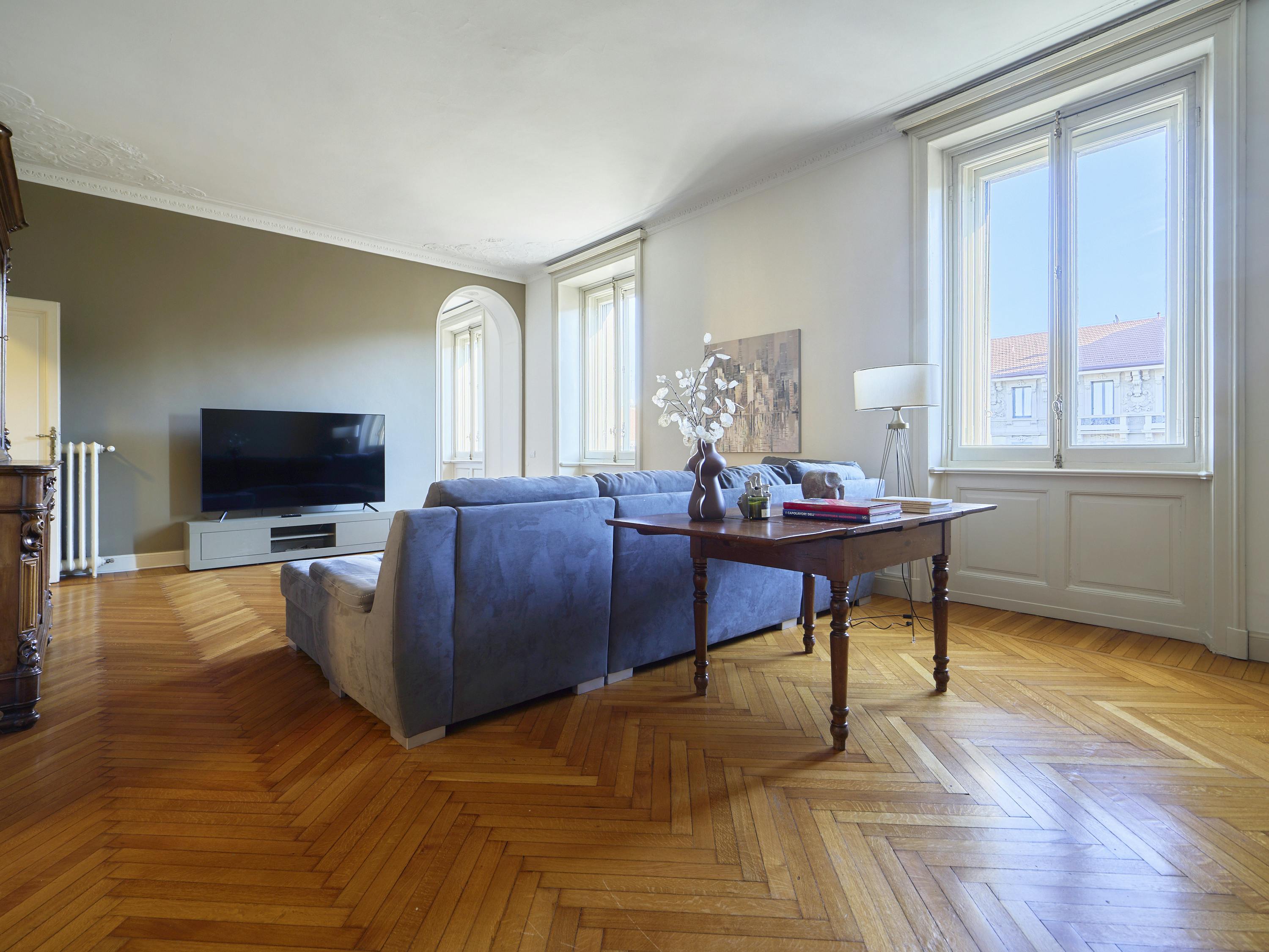 Viale di Porta Vercellina, Milan