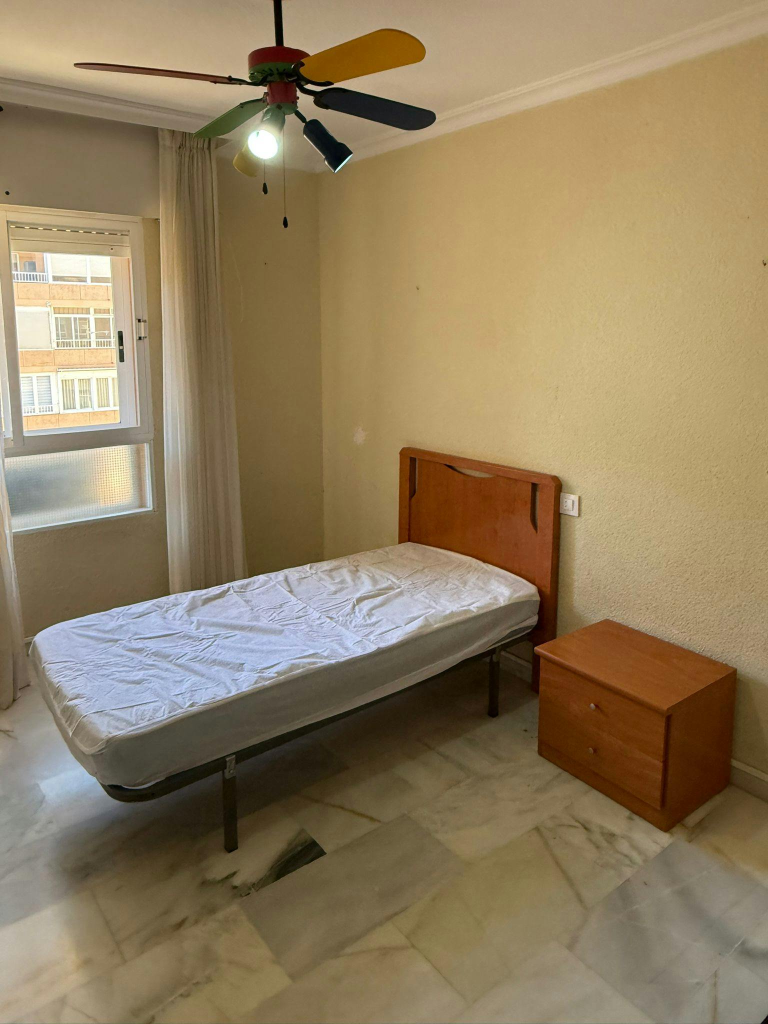 Pokój prywatny do wynajęcia za 300 € miesięcznie w mieście Almería, Avenida de Cabo de Gata