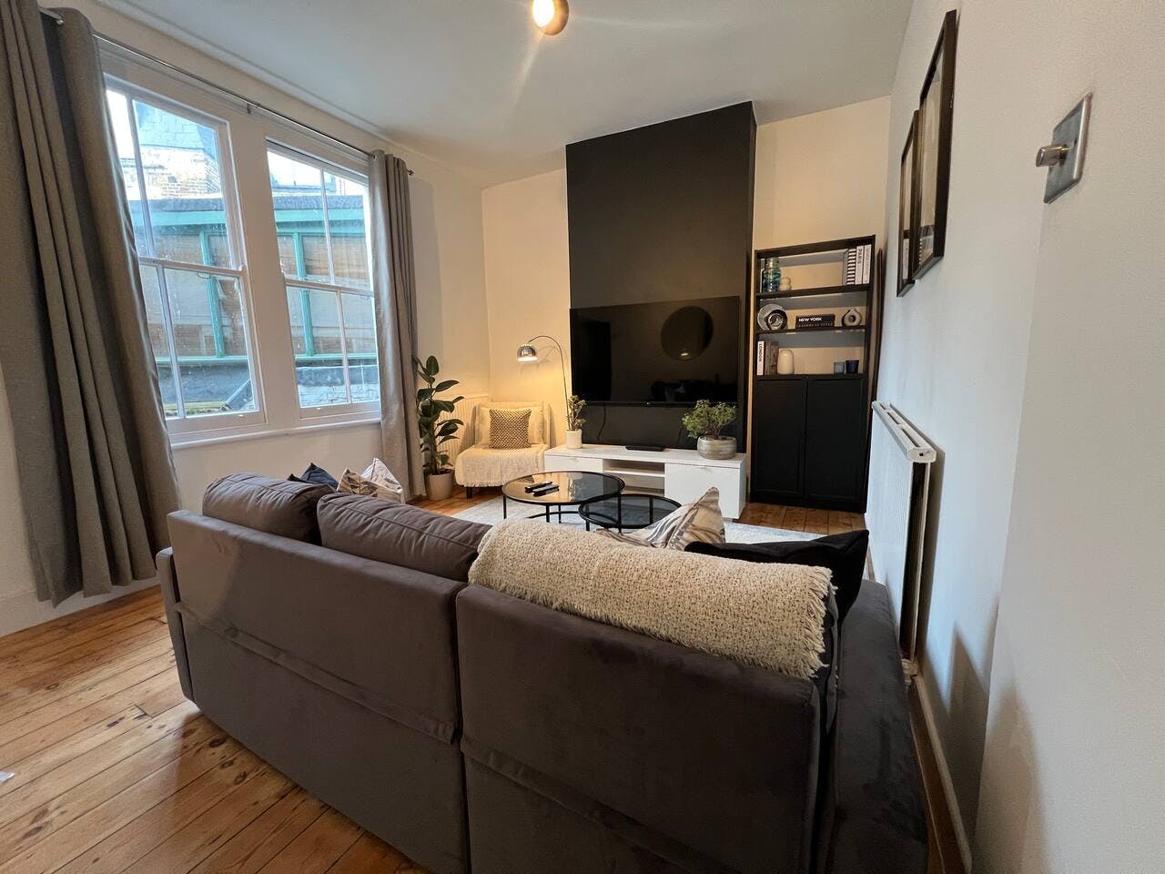 Apartment for rent for £4,100 per month in London, Filmer Road
