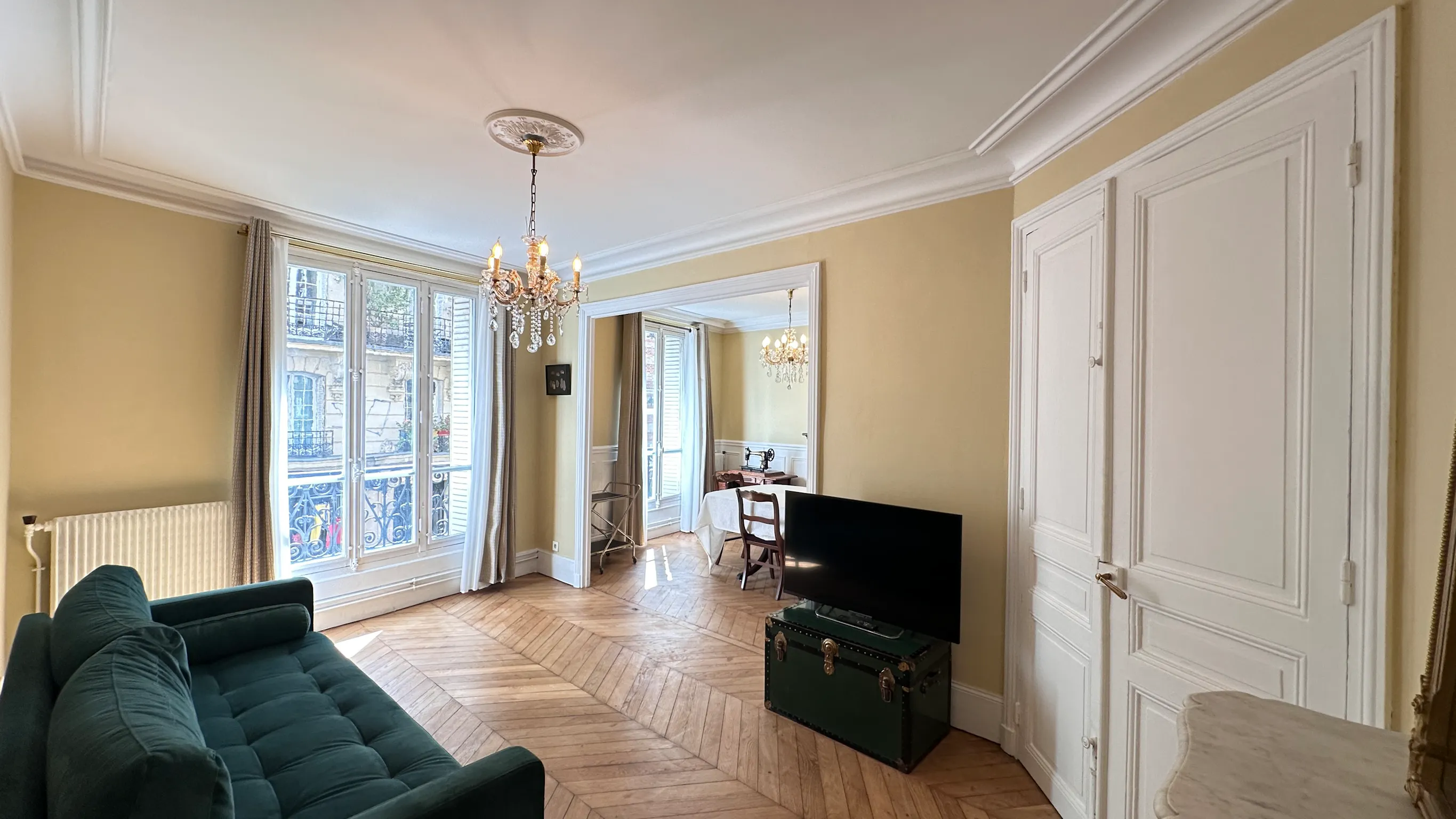 2-Bedroom Apartment in Rue des Martyrs, Paris (1598122) ROOM 2