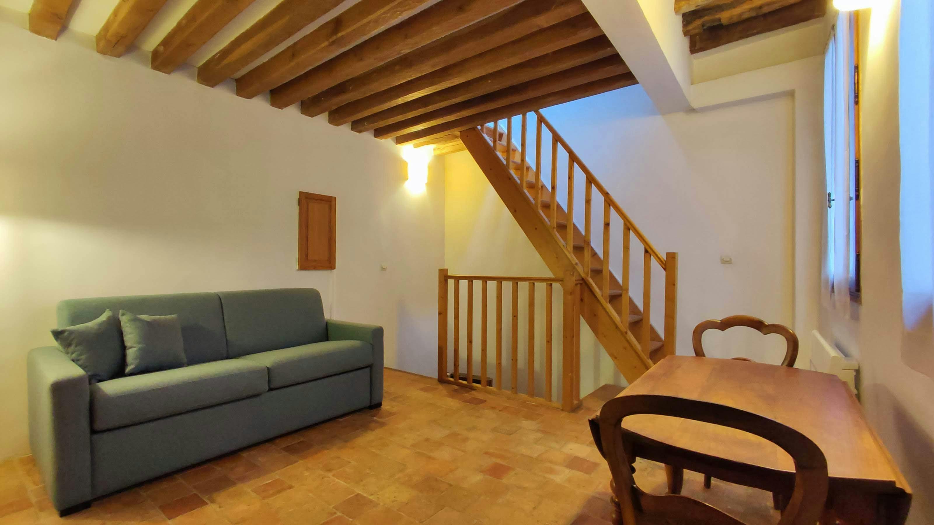 Studio for rent for €1,400 per month in Paris, Rue François Miron