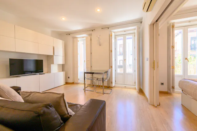 1-Bedroom Apartment in Calle de San Bernardo, Madrid (1598164) room image 2