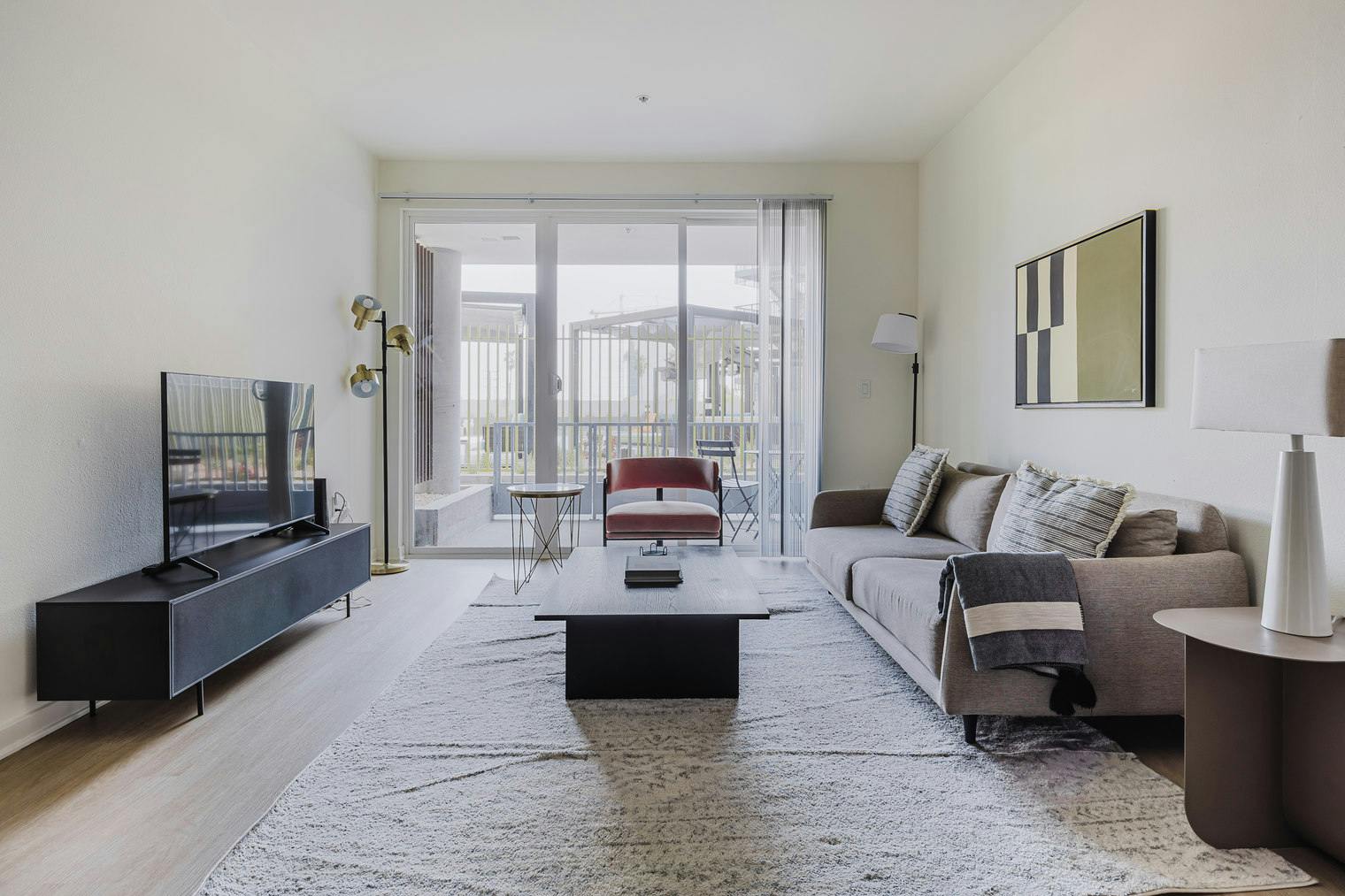 Appartamento in affitto a $7,164 al mese a Marina del Rey, Maxella Avenue