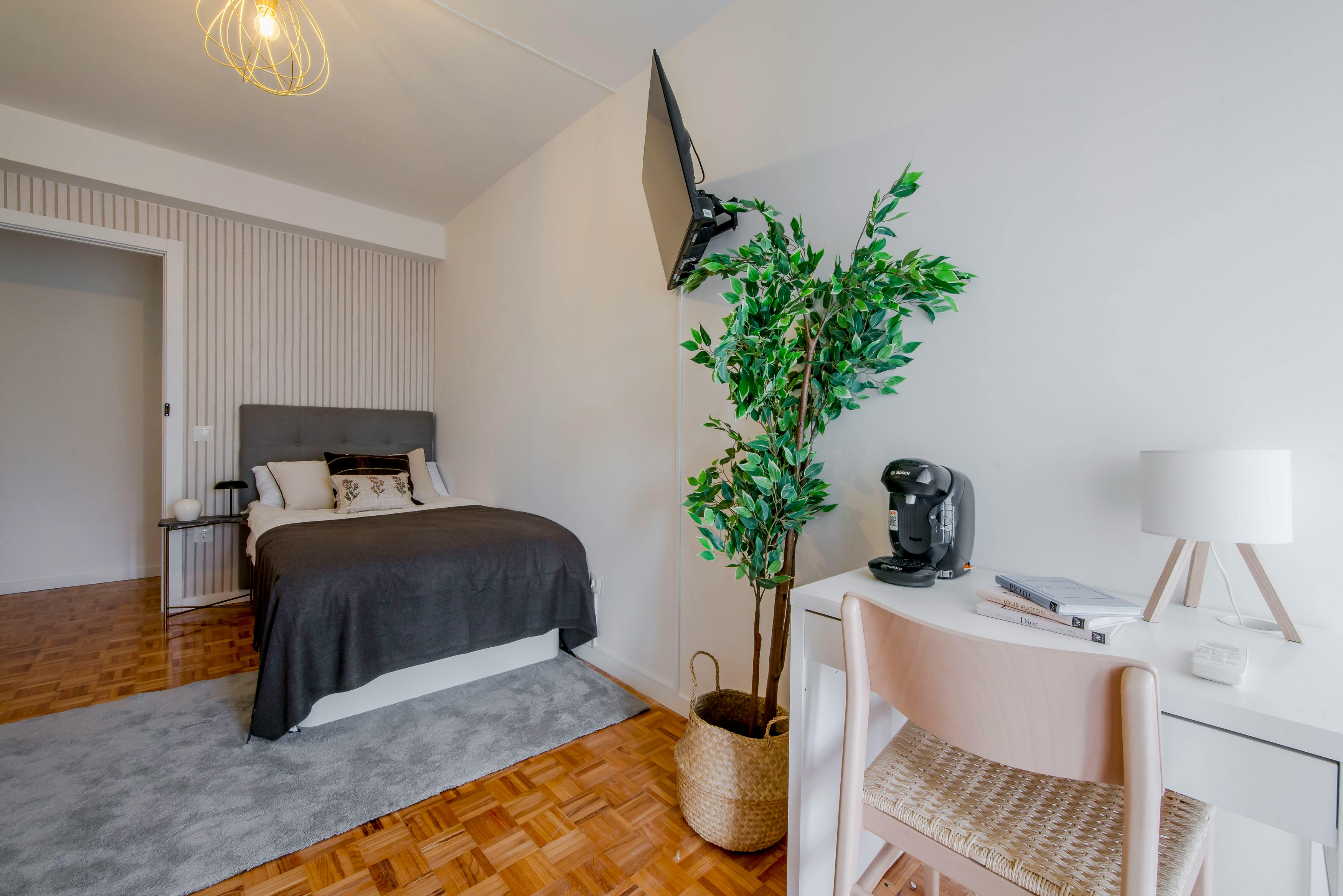 Private room for rent for €880 per month in Madrid, Avenida Brasilia