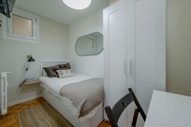 Private room in Avenida de Brasilia, Madrid (1598553) room image 1