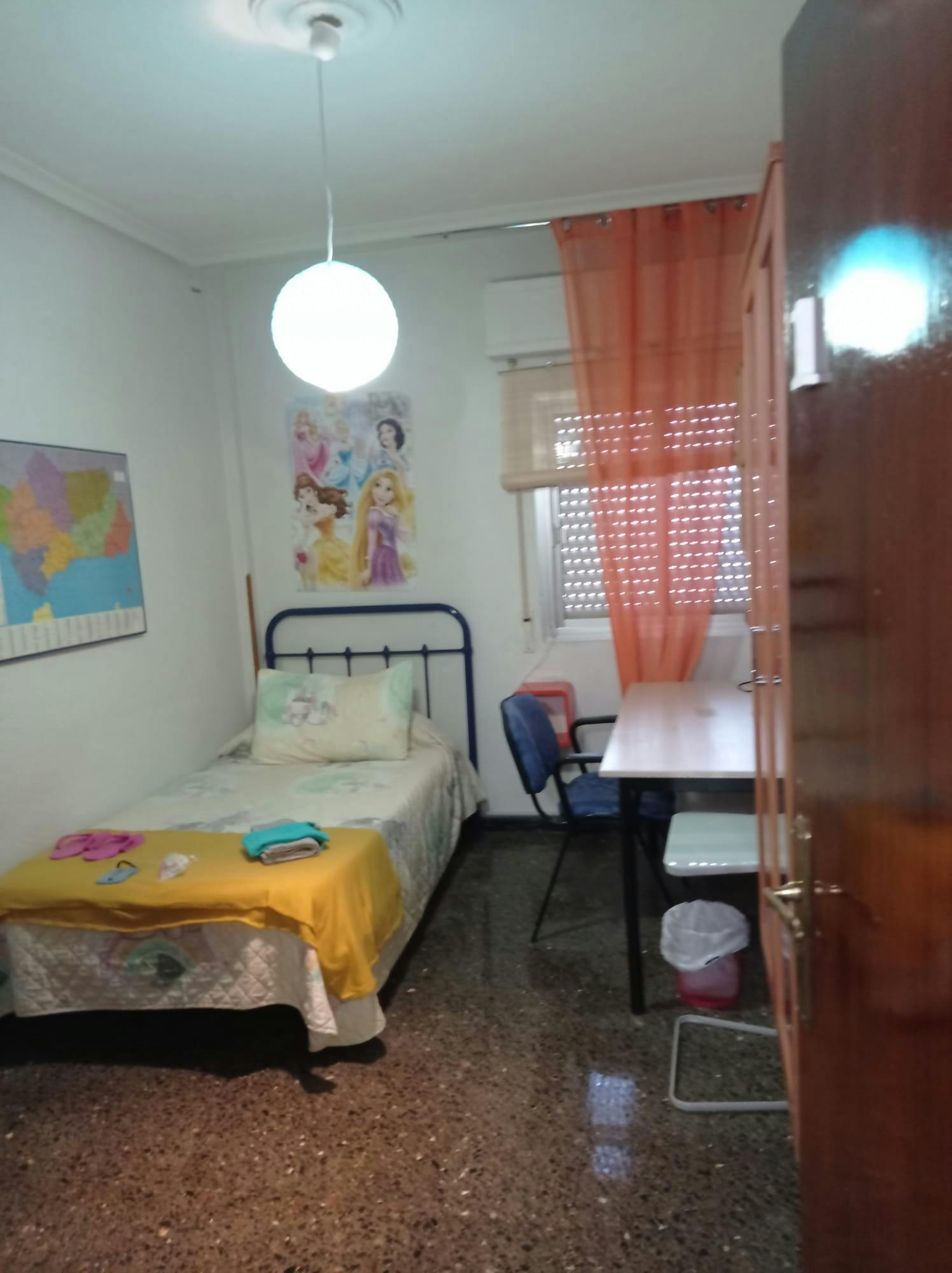 Private room for rent for €291 per month in Jaén, Calle Sagrada Familia