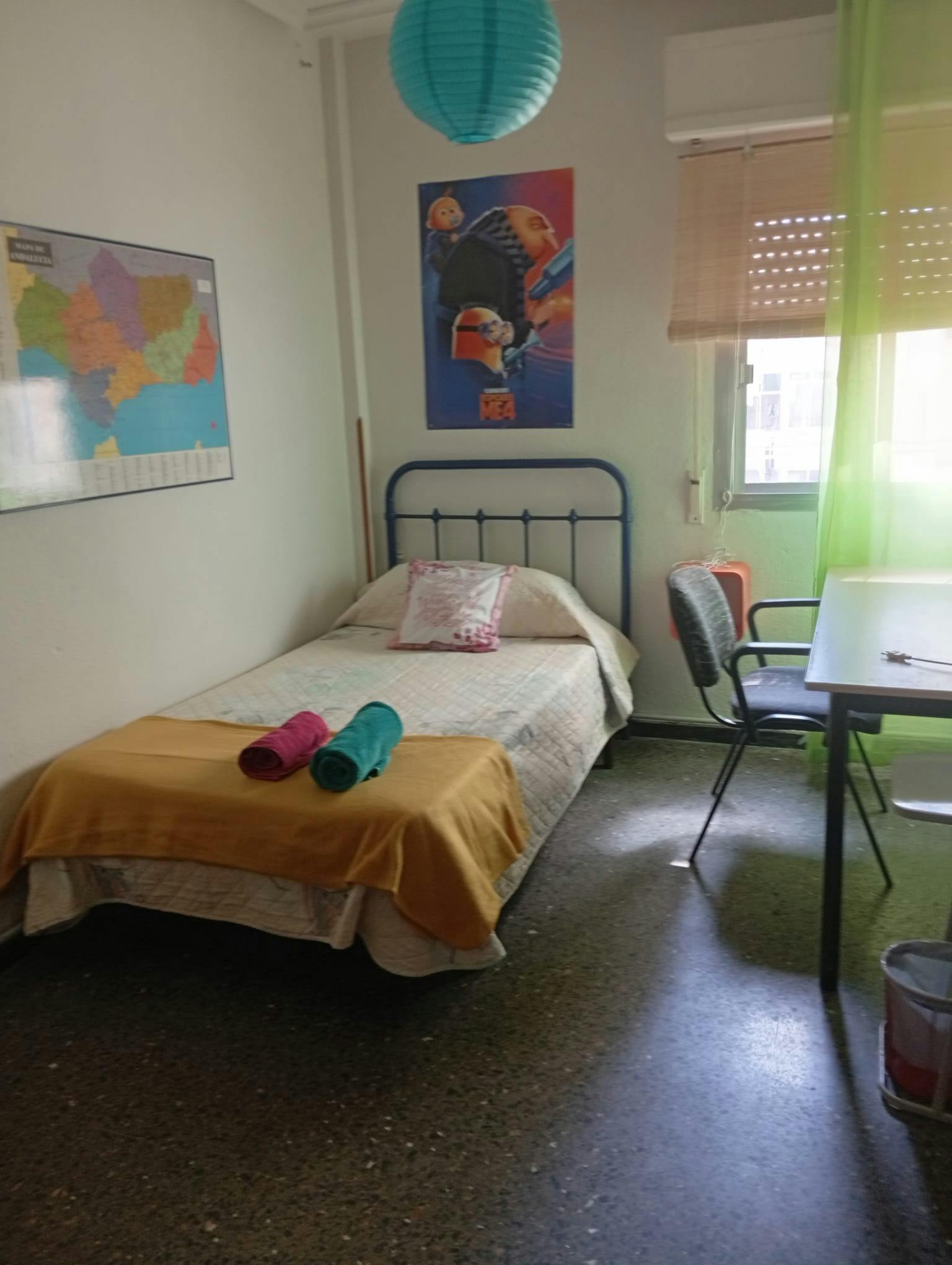 私人房间 正在以 €290 的月租出租，其位于 Jaén, Calle Sagrada Familia