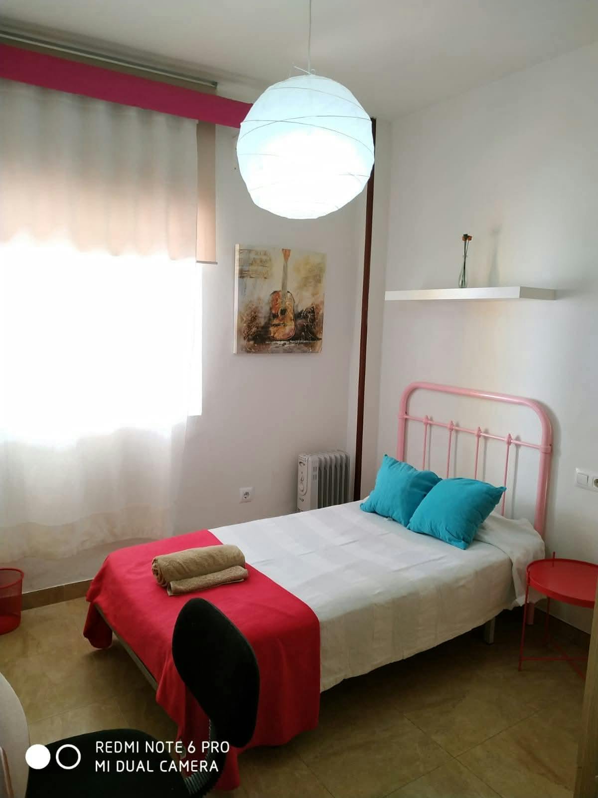 Приватна кімната за оренду для 295 EUR на місяць у Jaén, Calle Sagrada Familia