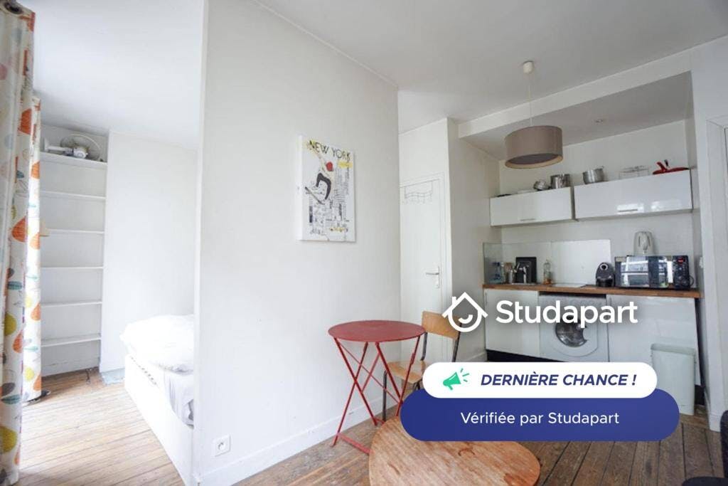 Apartment for rent for €1,350 per month in Paris, Rue Vauvenargues