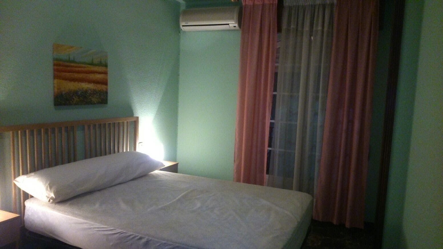 Private room for rent for €363 per month in Jaén, Avenida de Madrid