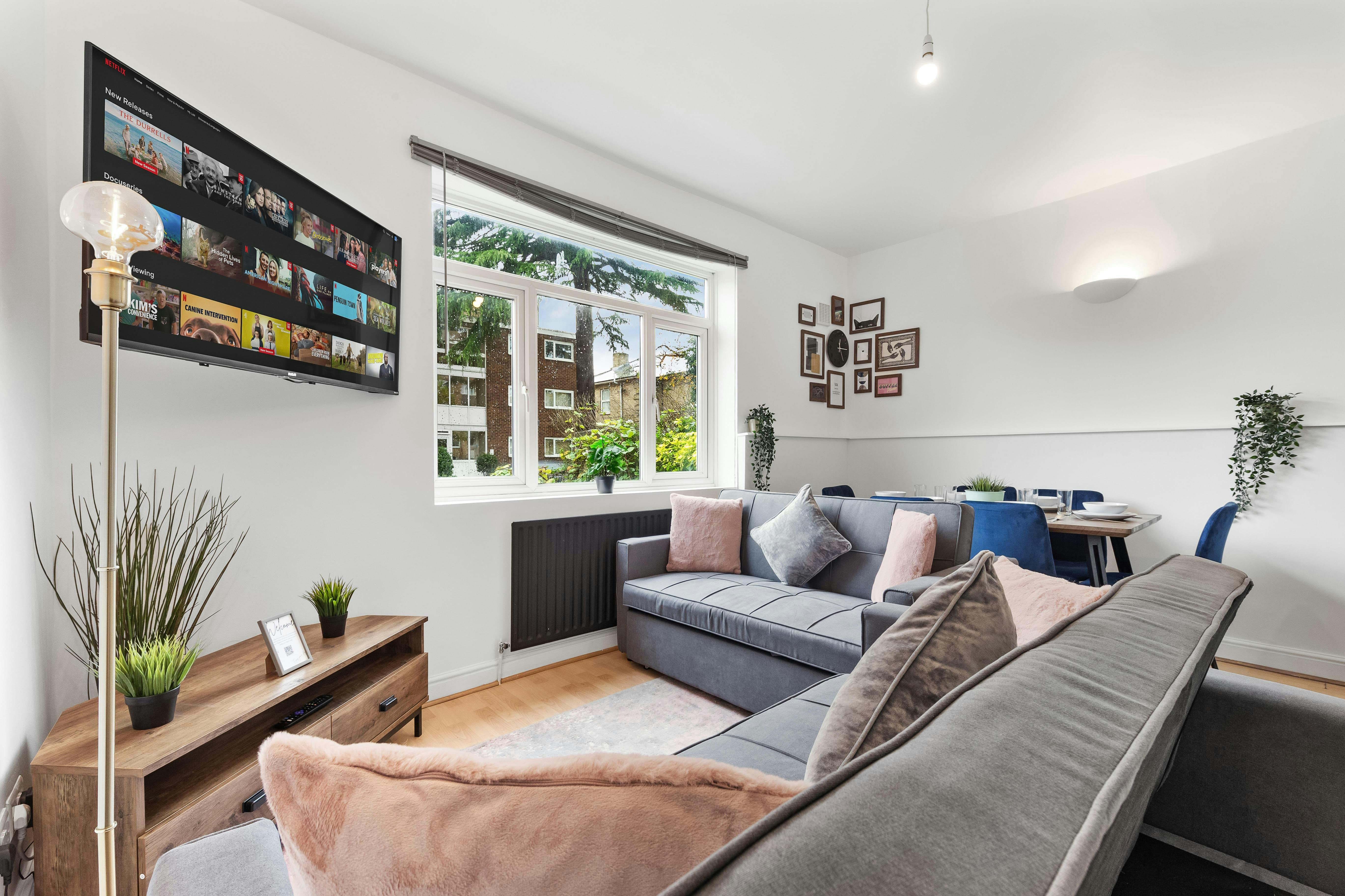 Apartment for rent for £3,500 per month in Southampton, Waterloo Road