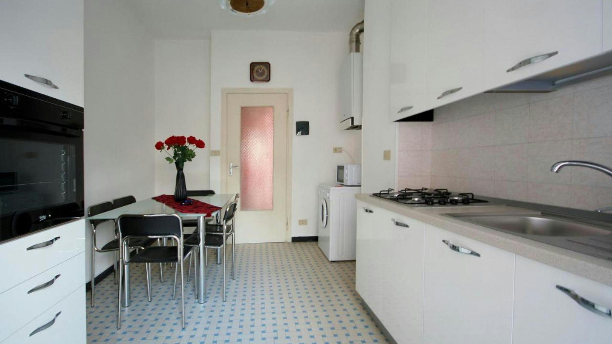 Apartment for rent for €1 per month in Marina di Andora, Piazza Doria