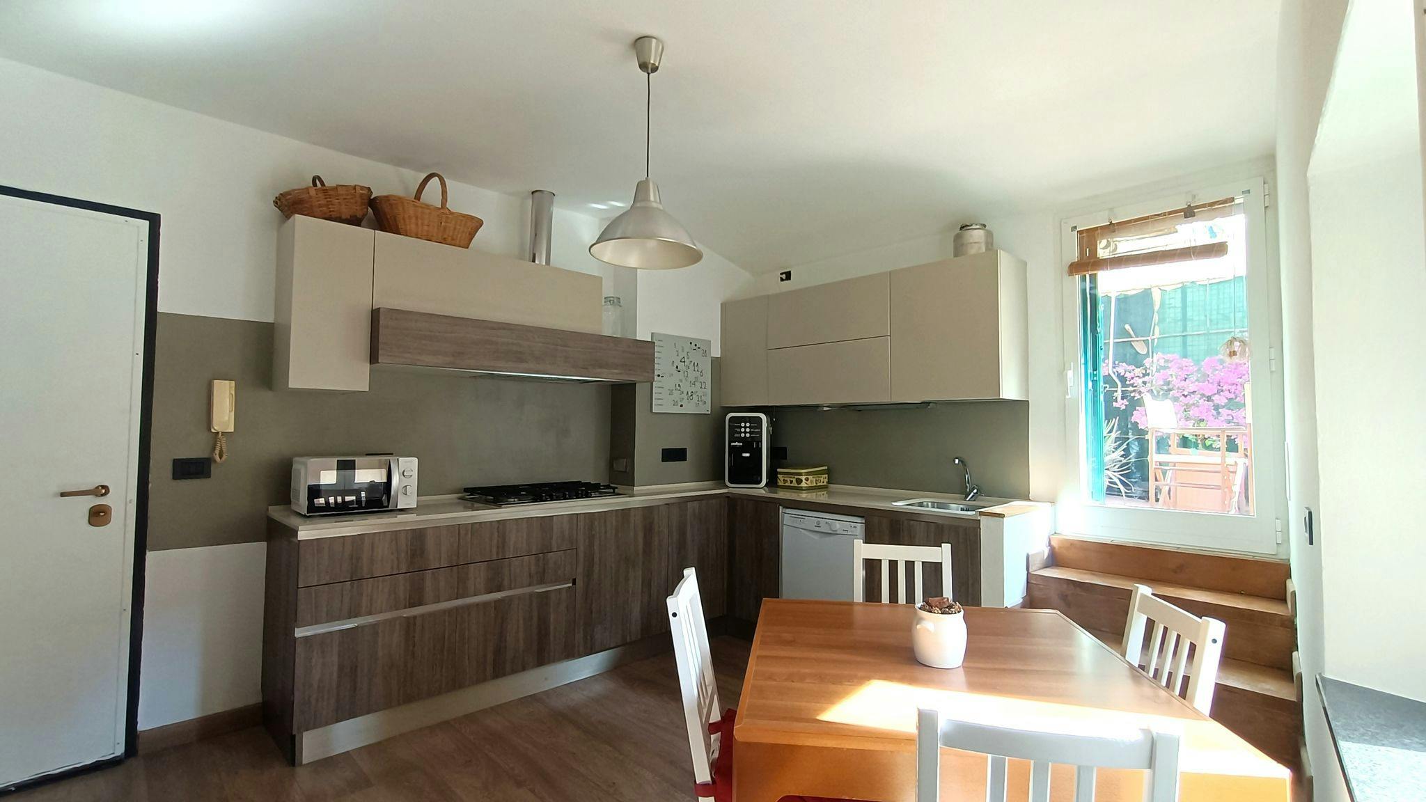 Apartment for rent for €1 per month in Albenga, Via al Mercato