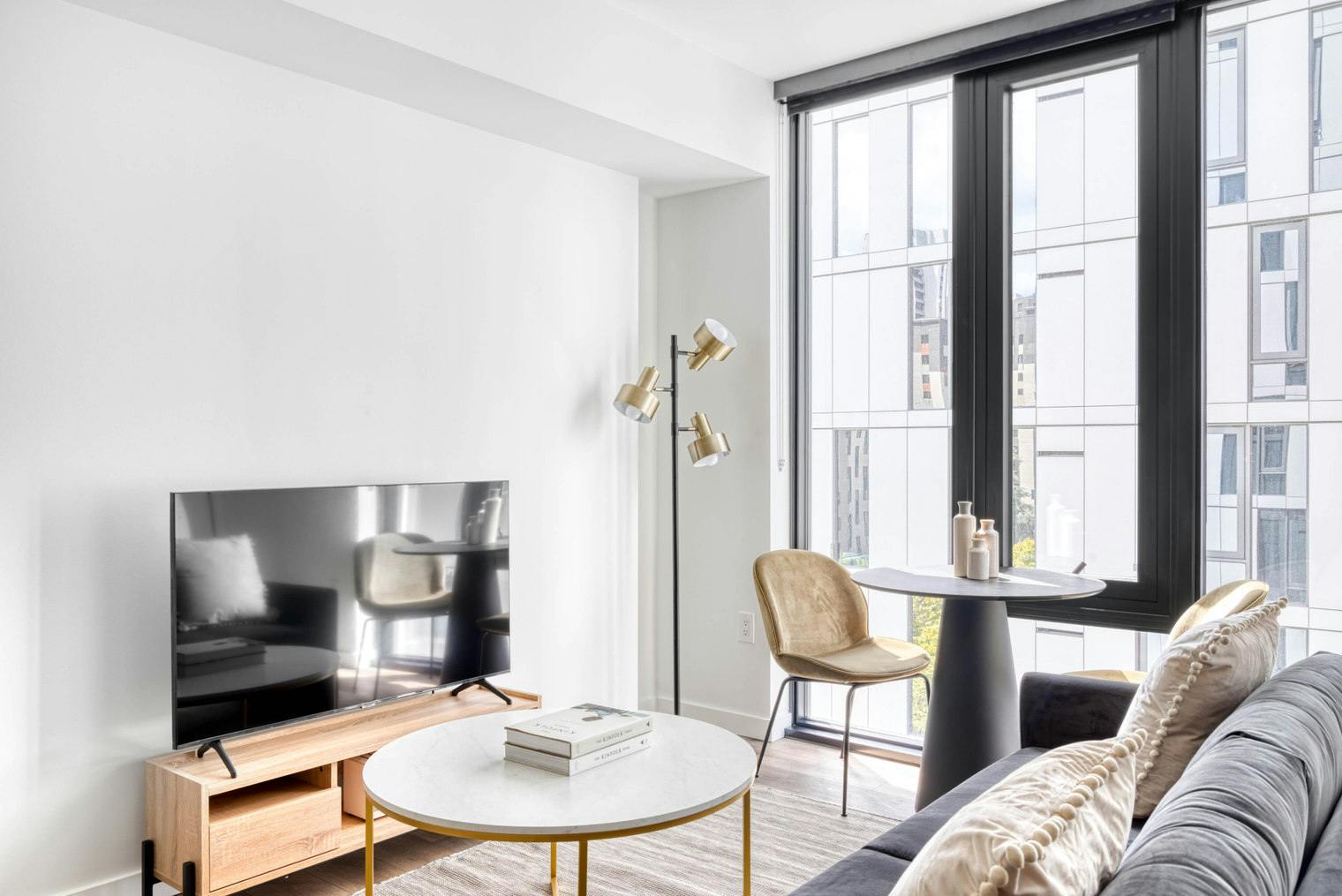 Студия сдается в аренду за $5,295 в месяц в Seattle, Spring Street
