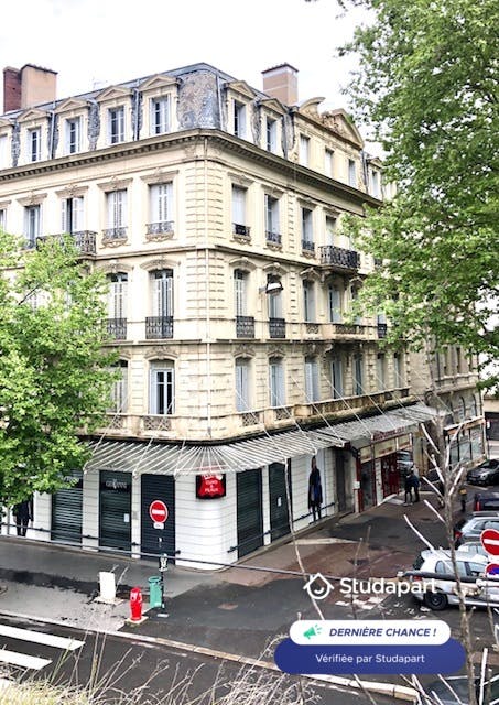 Apartment for rent for €690 per month in Saint-Étienne, Place Waldeck Rousseau
