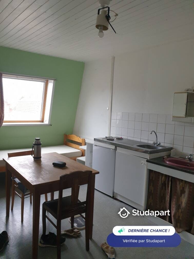 公寓 正在以 €390 的月租出租，其位于 Lille, Rue du Faubourg de Béthune