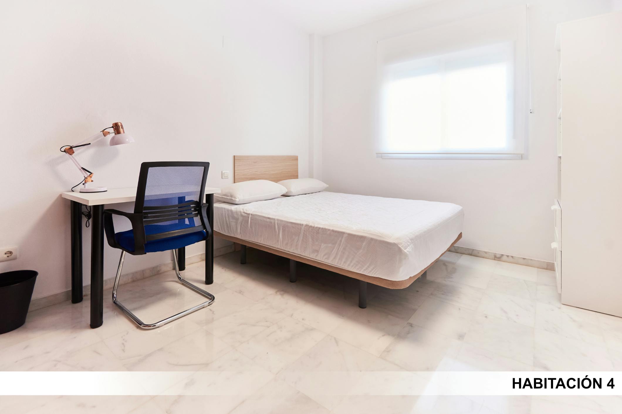 Private room for rent for €540 per month in Sevilla, Carretera Su Eminencia