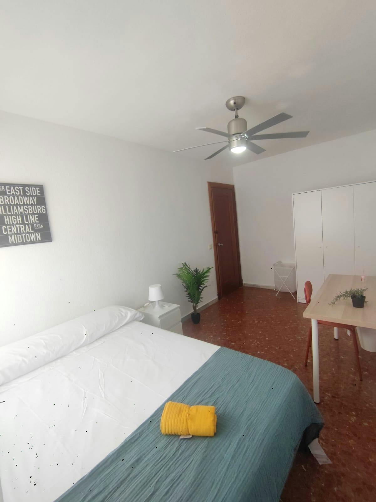 Calle Torres Naharro, Almería preview