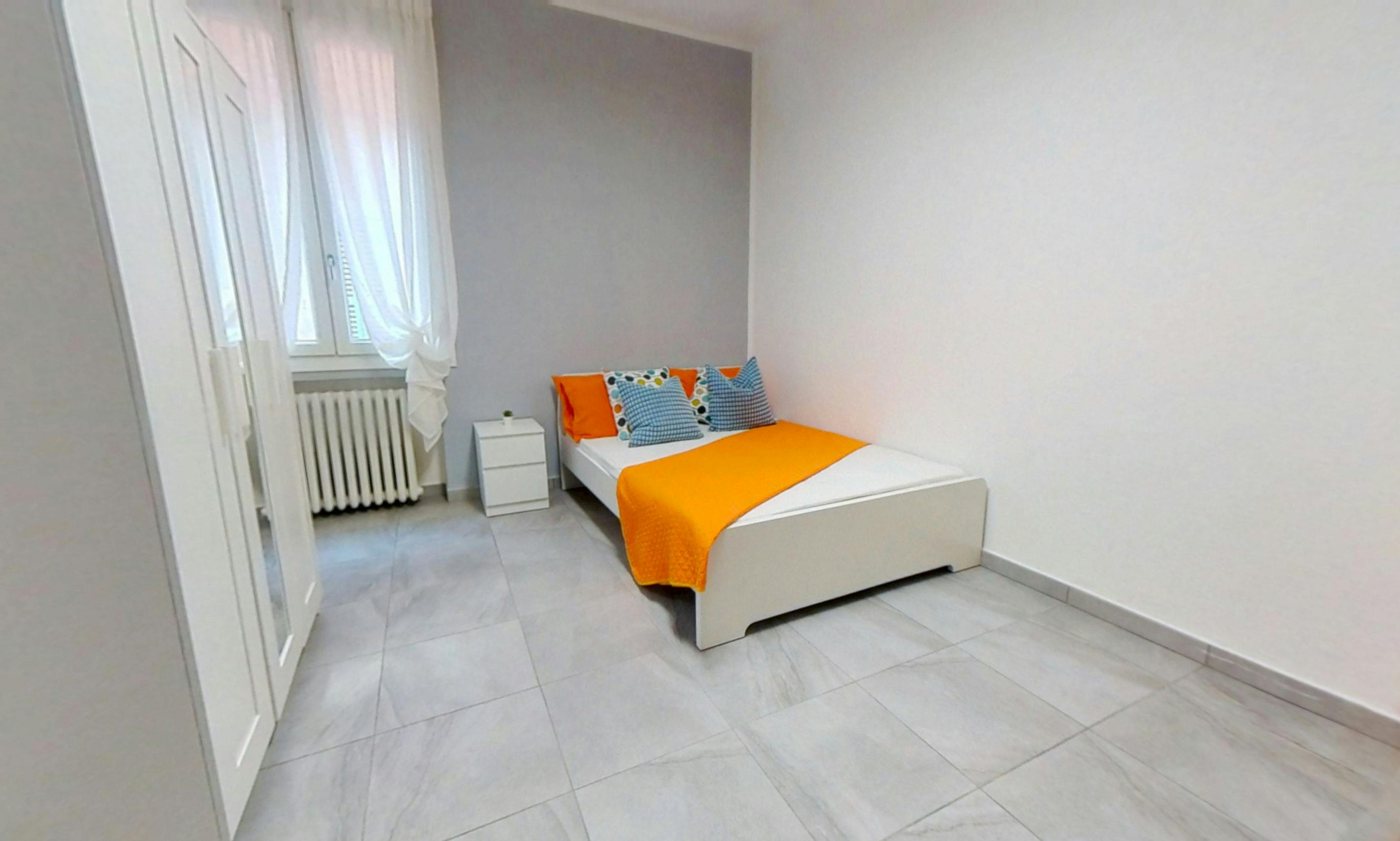 Private room in Corso Canalchiaro, Modena (1599961) ROOM