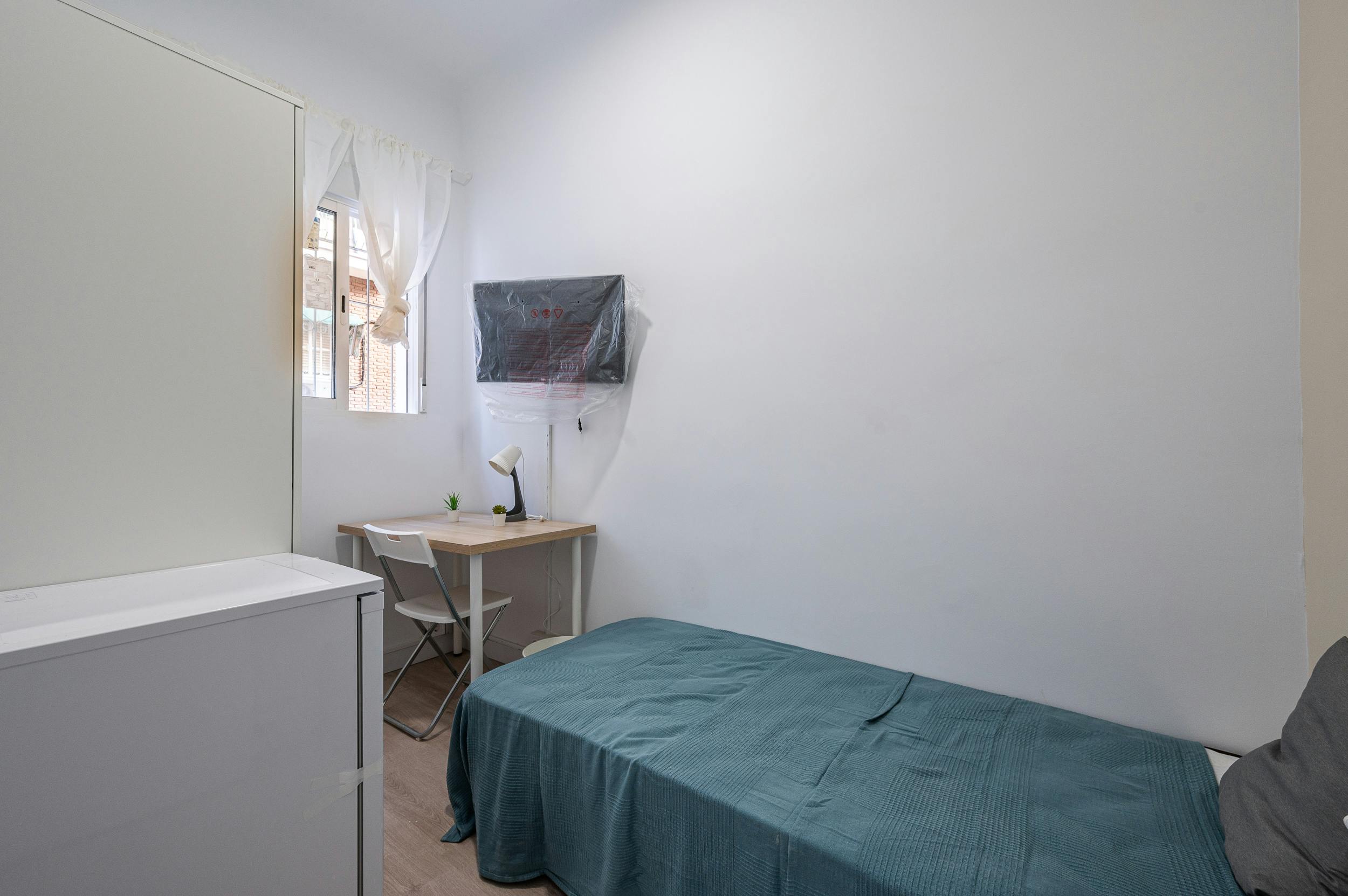WG-Zimmer zu mieten für 450 € pro Monat in Madrid, Calle Santa Áurea