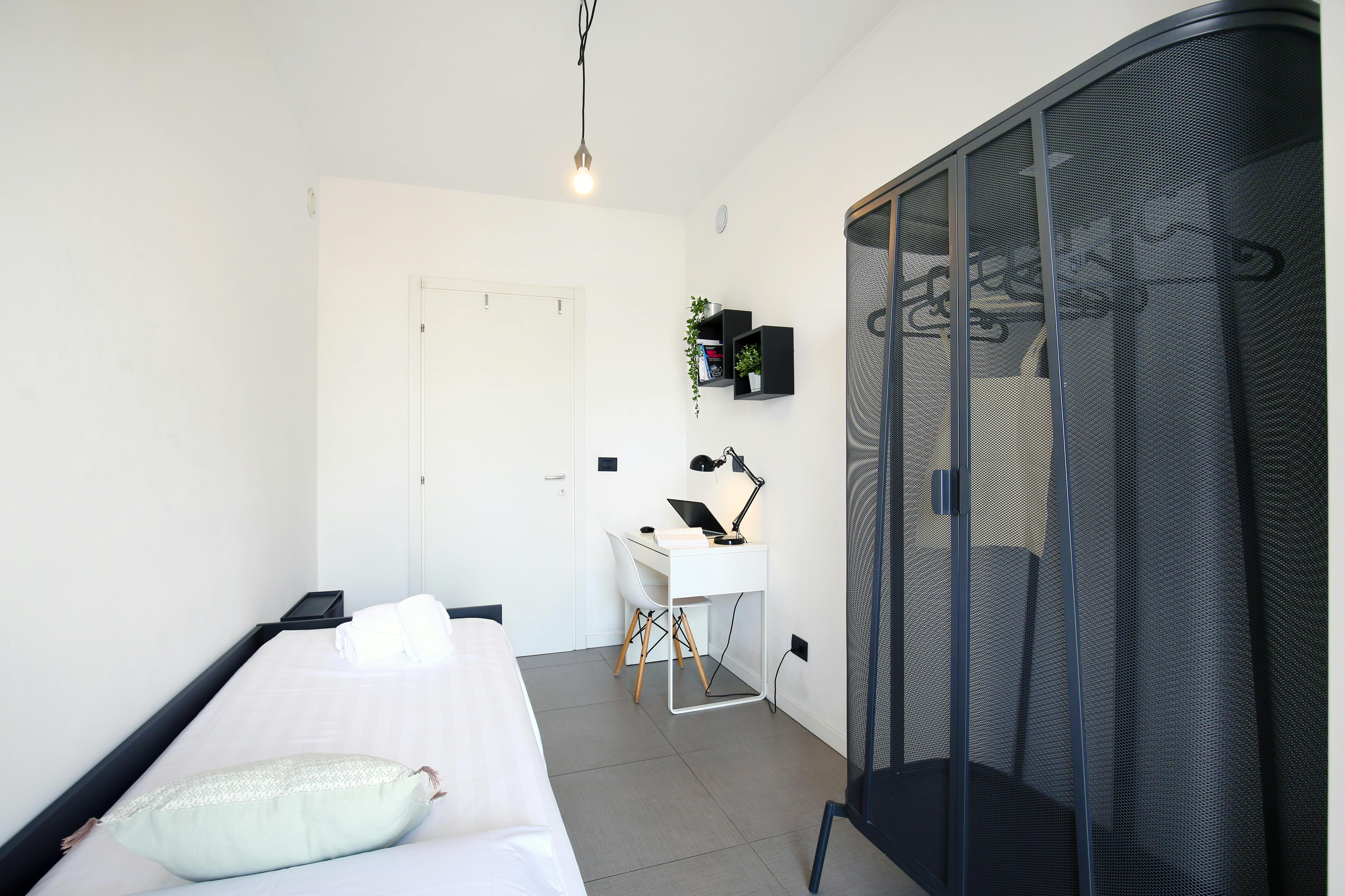 Double room Milan, 1 bed, 9m² — photo 17