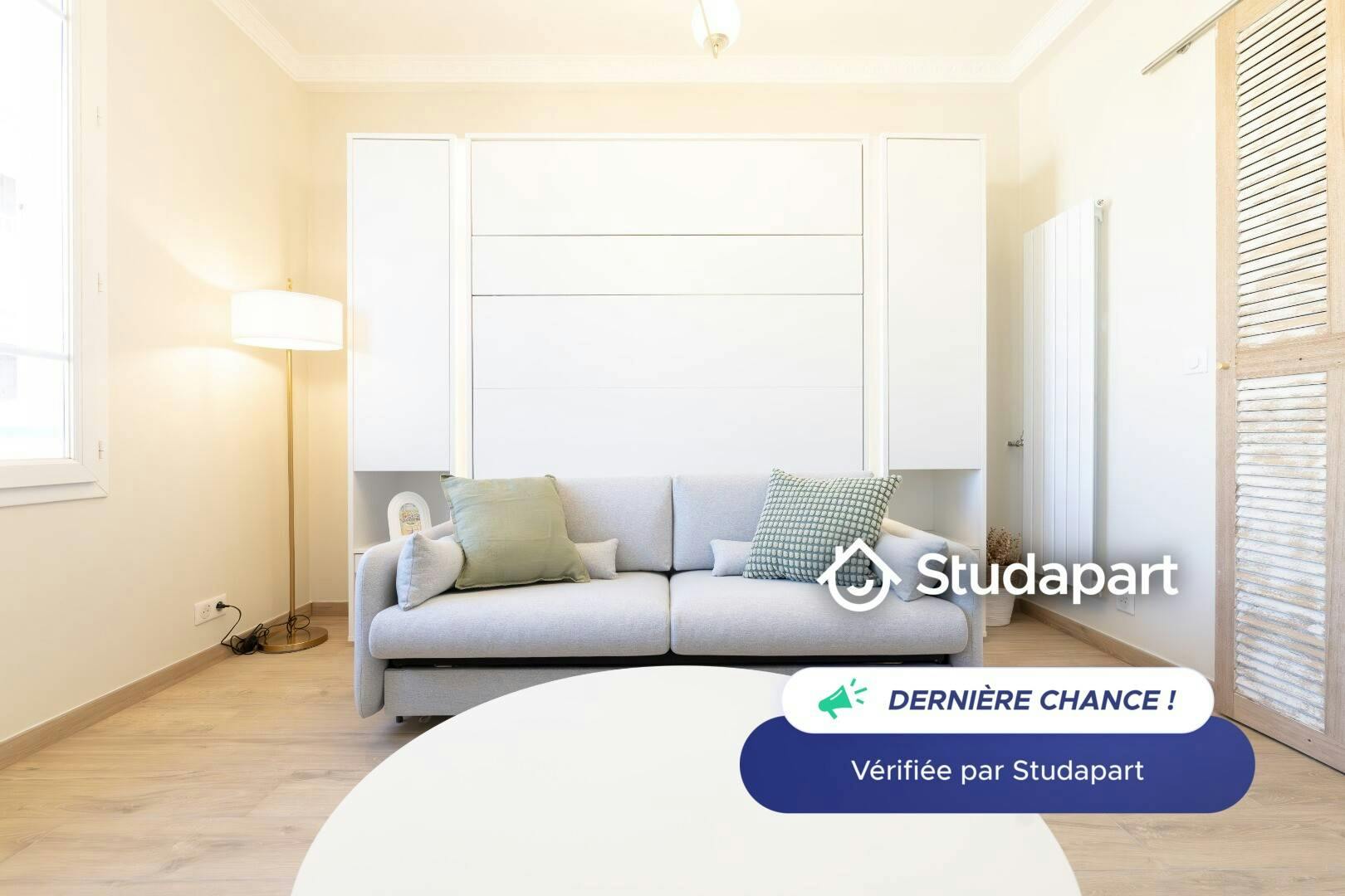 Apartment for rent for €900 per month in Antibes, Avenue Amiral Courbet